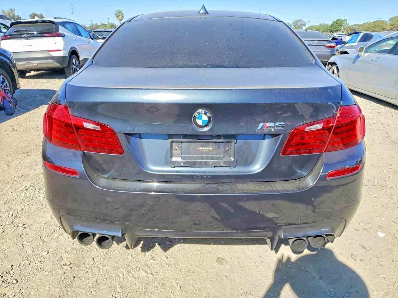 2015 Bmw Motorrad M5 Черный vin: WBSFV9C58FD595147