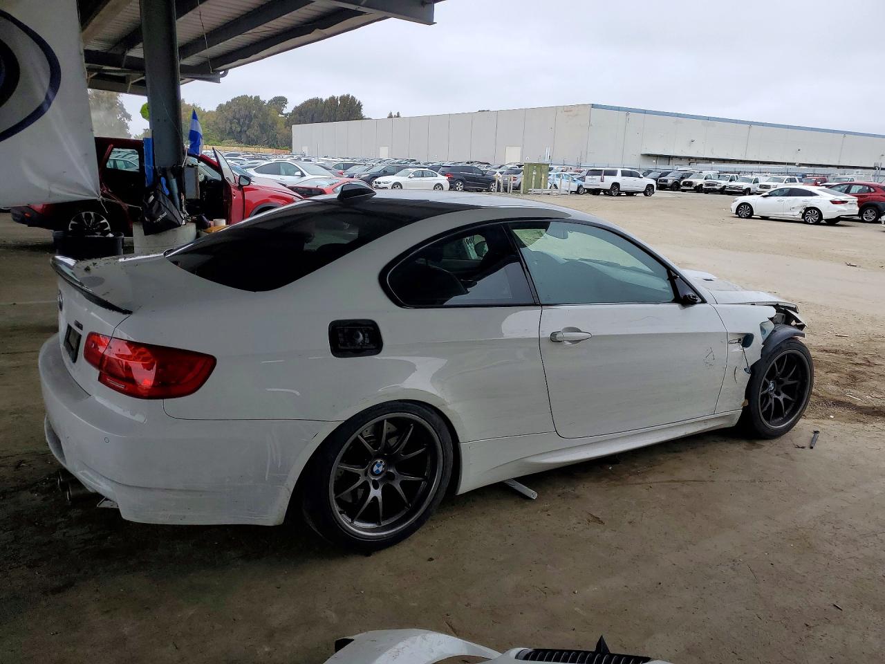 2011 Bmw M3 White vin: WBSKG9C51BE367746