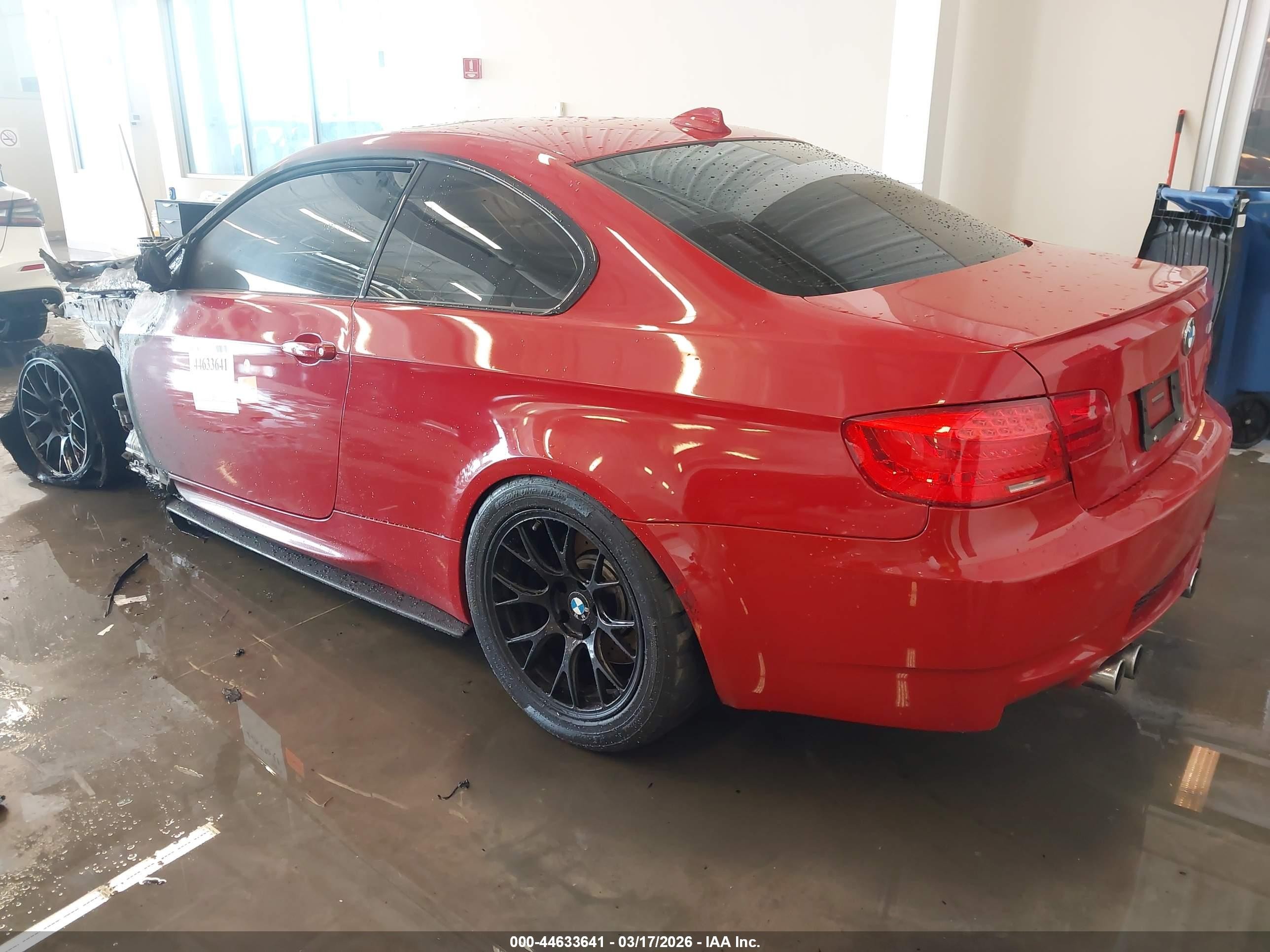2011 Bmw M3   Красный vin: WBSKG9C58BE645803