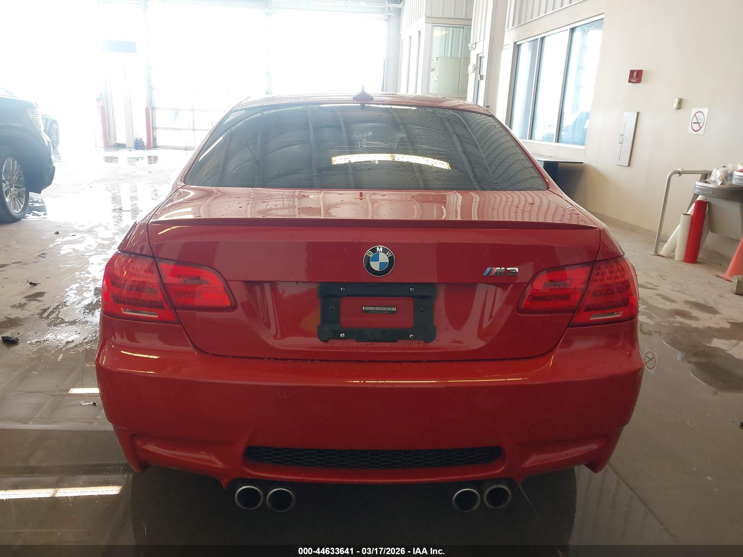 2011 Bmw M3   Красный vin: WBSKG9C58BE645803