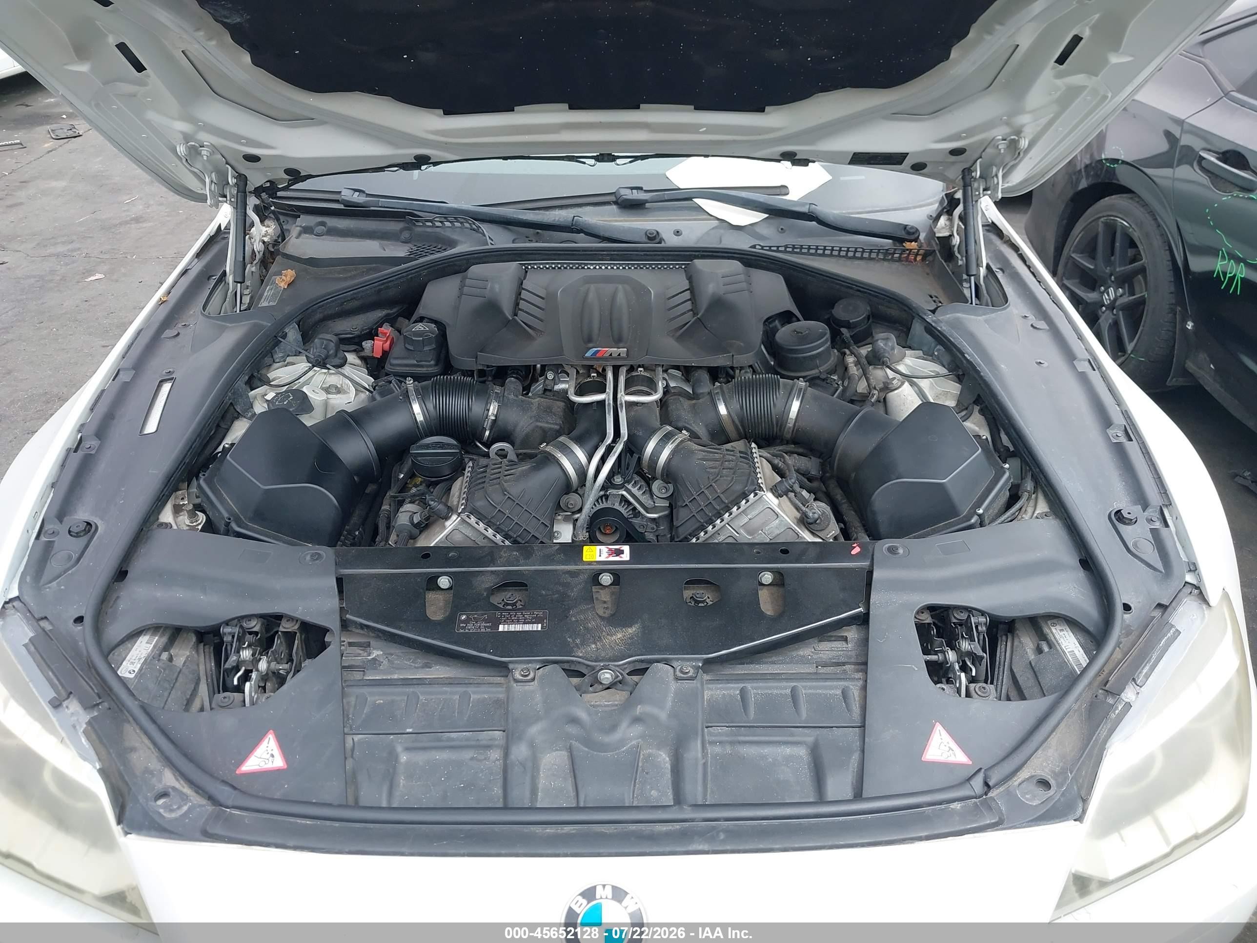 2013 Bmw M6   White vin: WBSLX9C50DC968763
