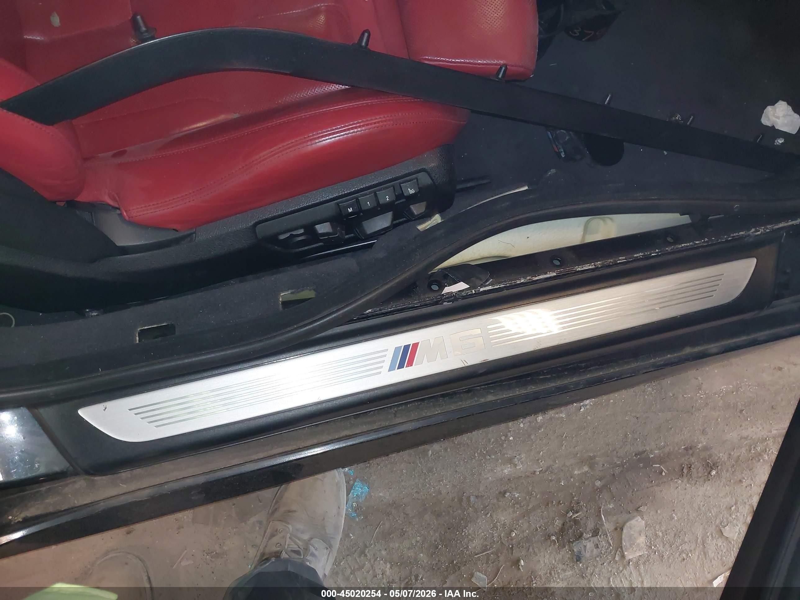 2013 Bmw M6   Black vin: WBSLZ9C51DC985825