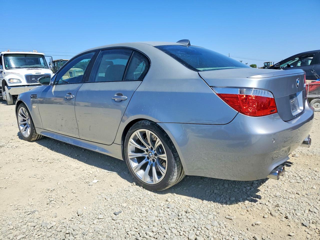 2007 Bmw M5 Silver vin: WBSNB93527CX07503