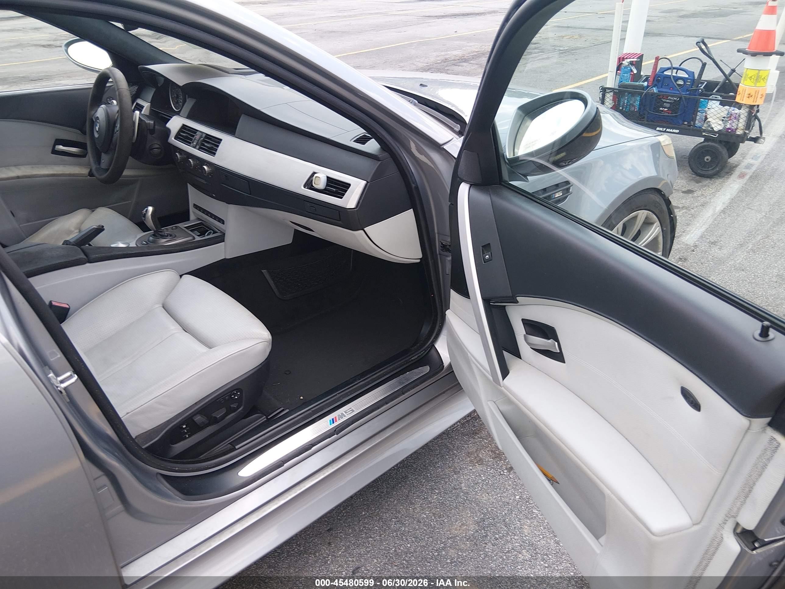 2006 Bmw M5   Серебряный vin: WBSNB93536B582712