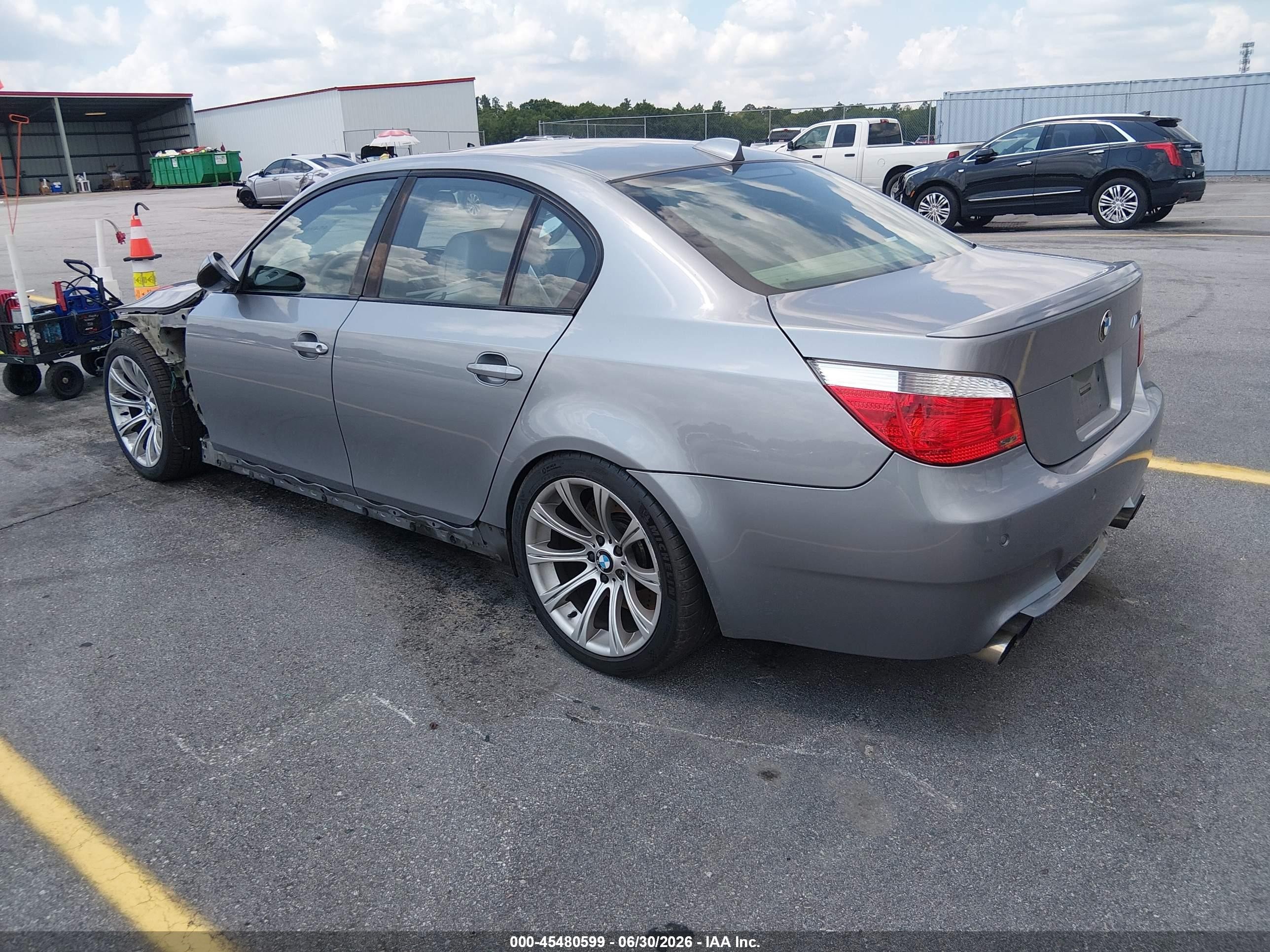 2006 Bmw M5   Серебряный vin: WBSNB93536B582712