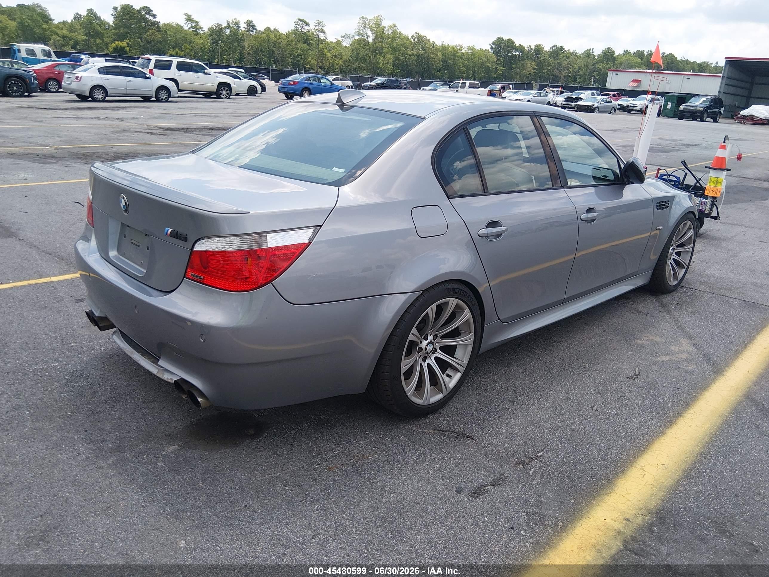 2006 Bmw M5   Серебряный vin: WBSNB93536B582712