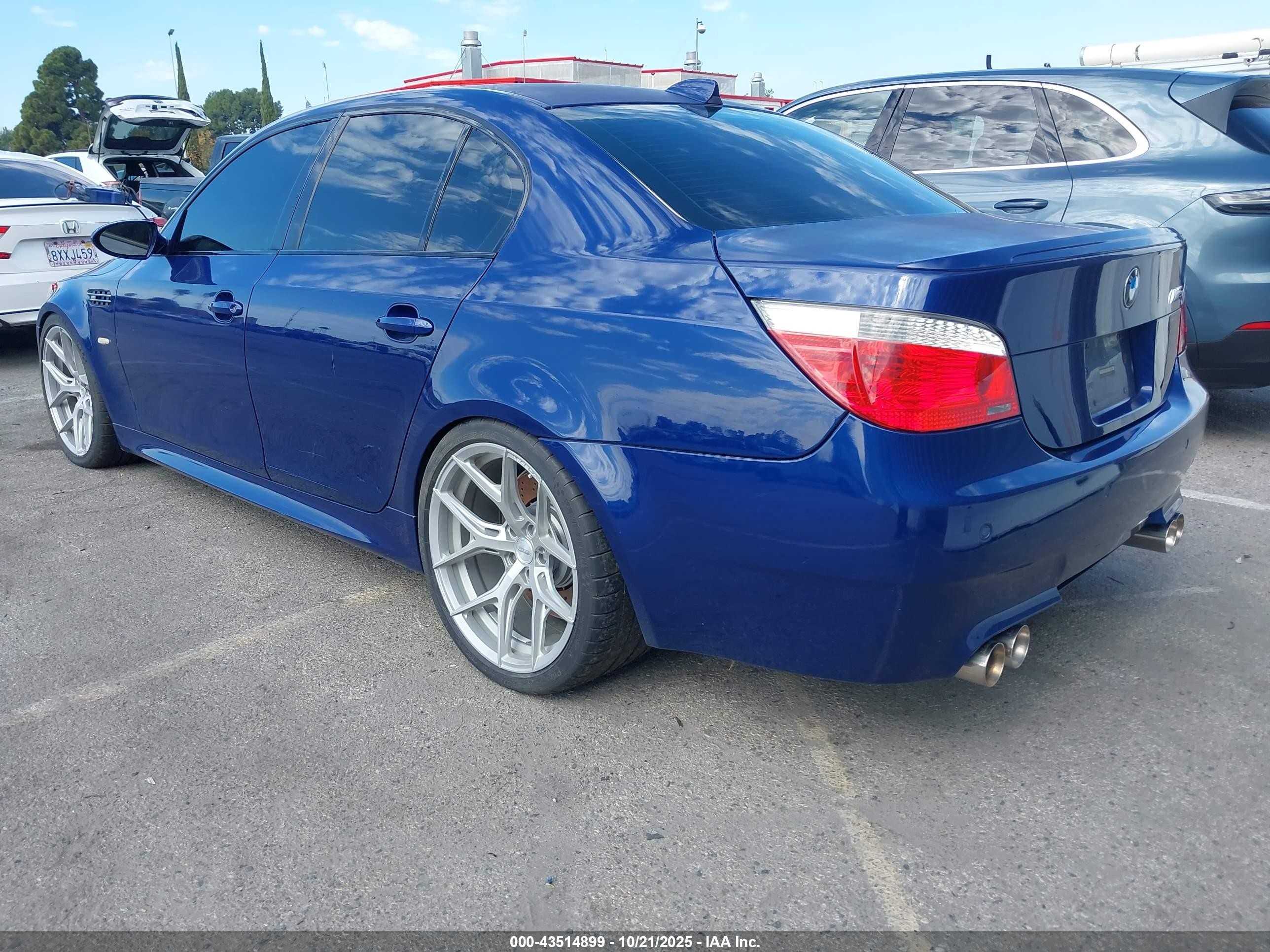 2007 Bmw M5   Синий vin: WBSNB93547CX06773