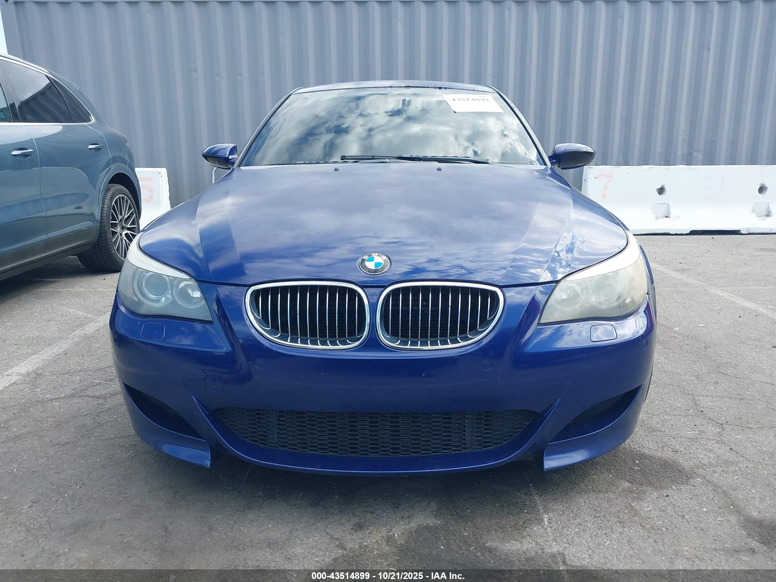 2007 Bmw M5   Синий vin: WBSNB93547CX06773