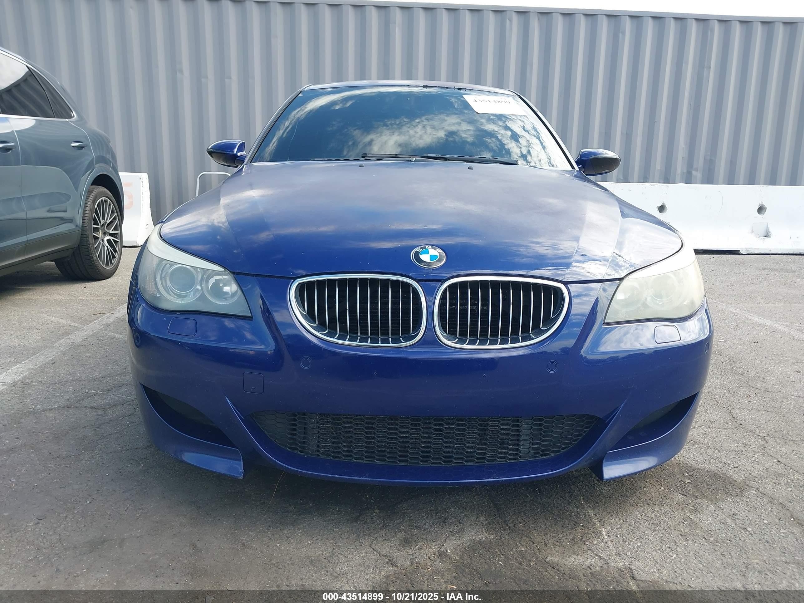 2007 Bmw M5   Синий vin: WBSNB93547CX06773