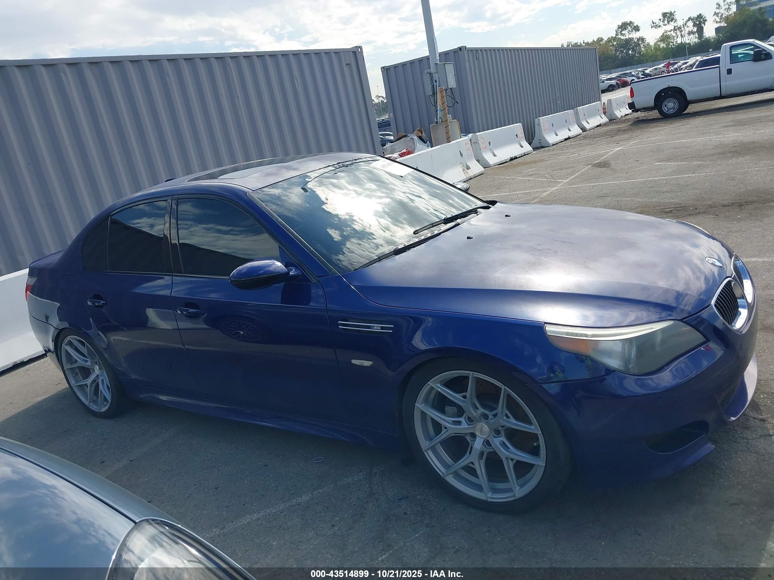 2007 Bmw M5   Синий vin: WBSNB93547CX06773