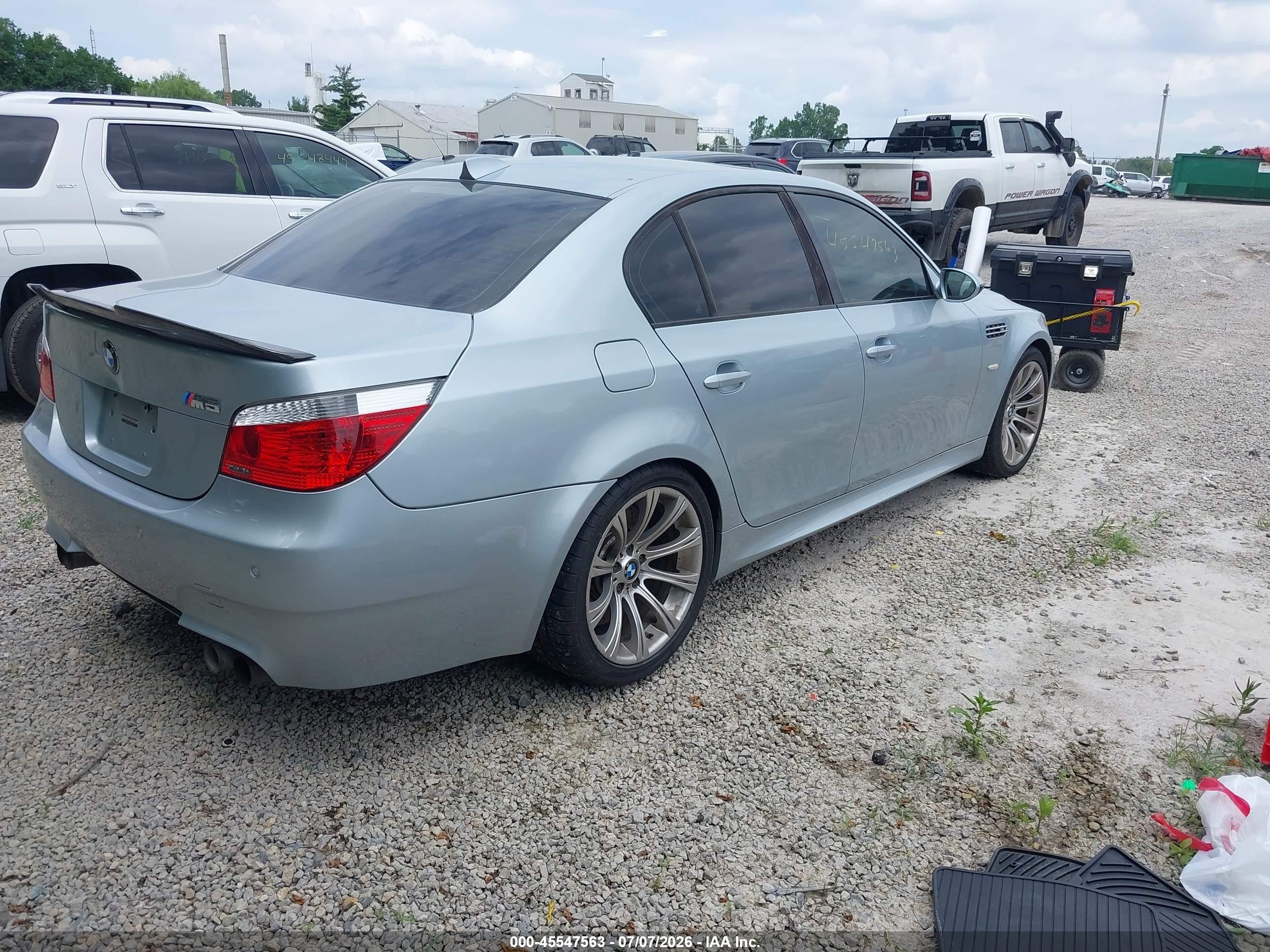 2007 Bmw M5   Gray vin: WBSNB93547CX07504