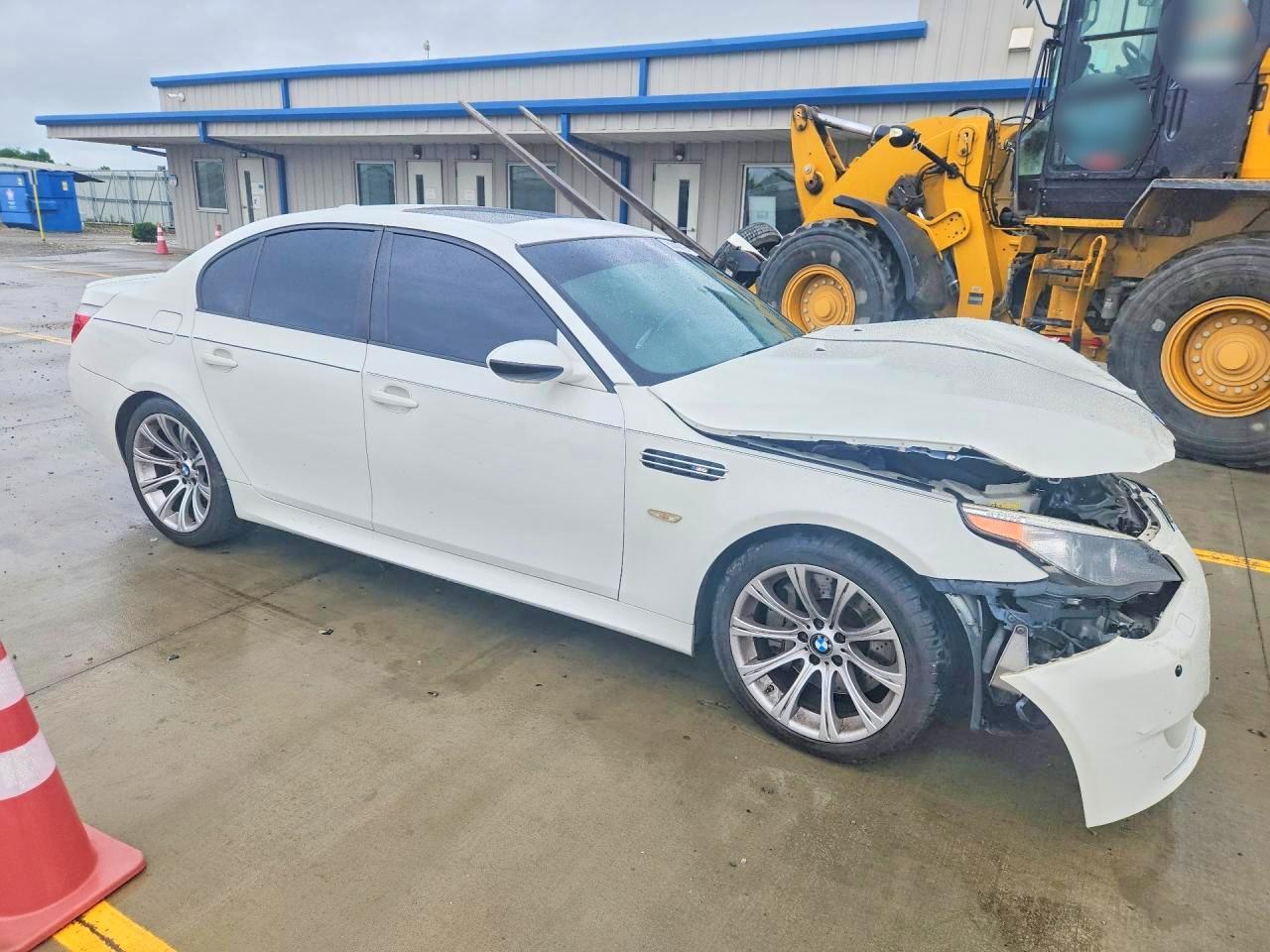 2007 Bmw M5 White vin: WBSNB93557CX07060