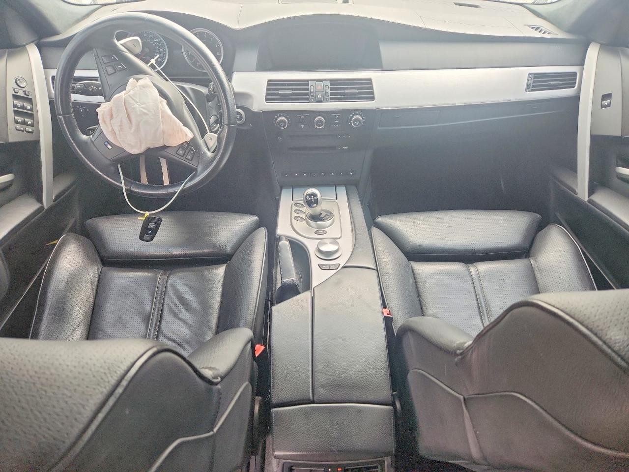 2007 Bmw M5 White vin: WBSNB93557CX07060