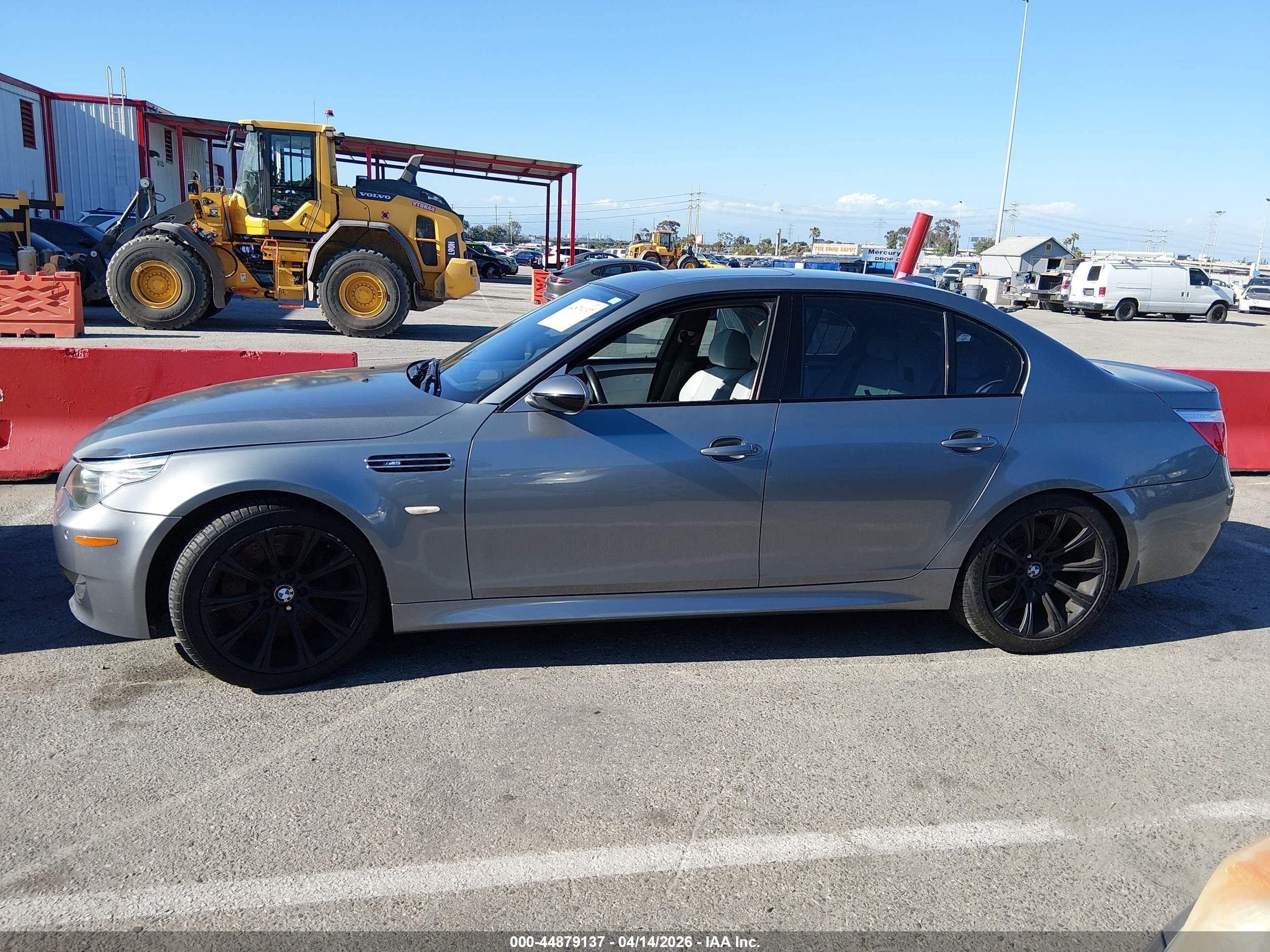 2008 Bmw M5   Gray vin: WBSNB93568CX09370