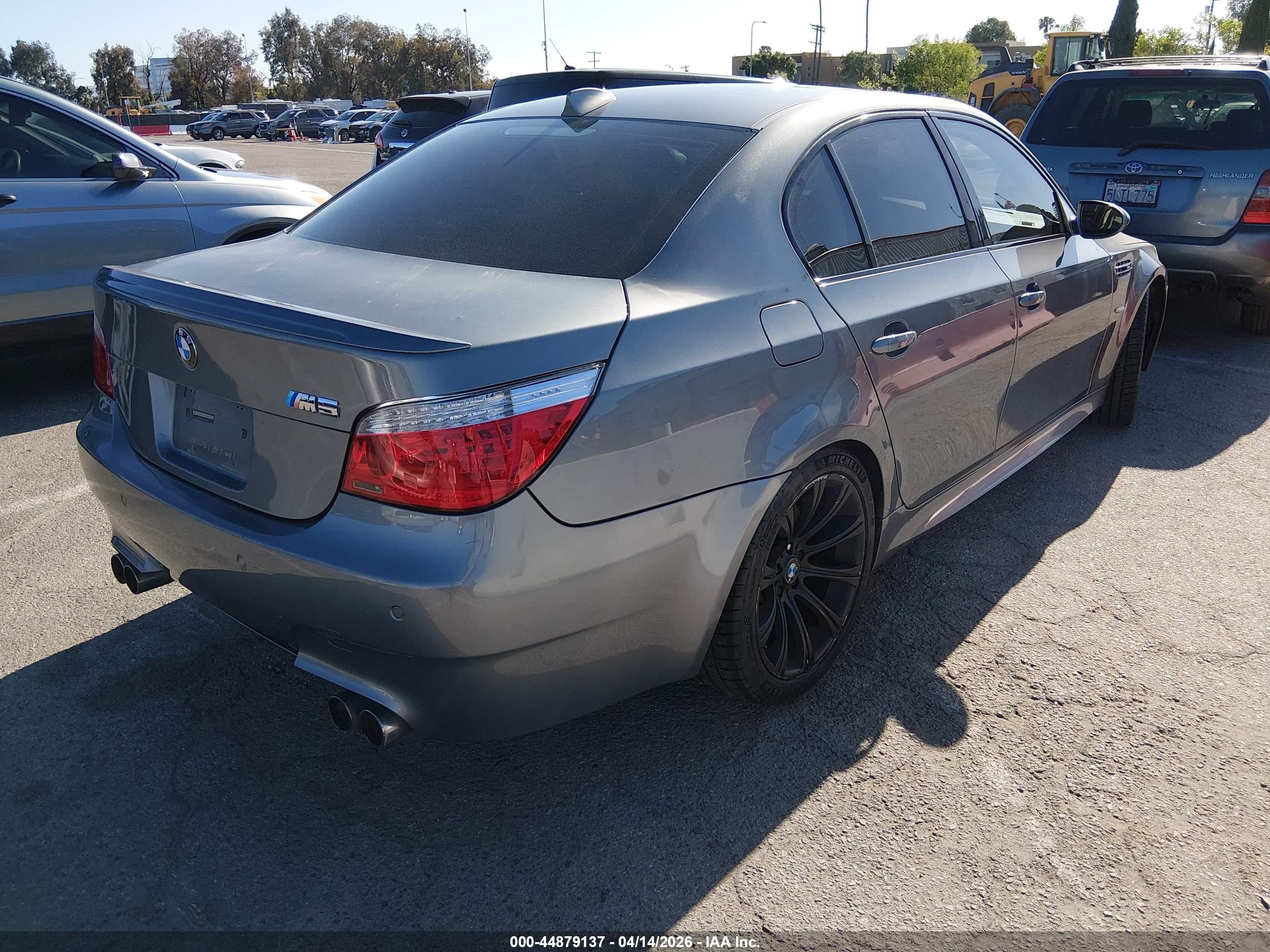 2008 Bmw M5   Gray vin: WBSNB93568CX09370