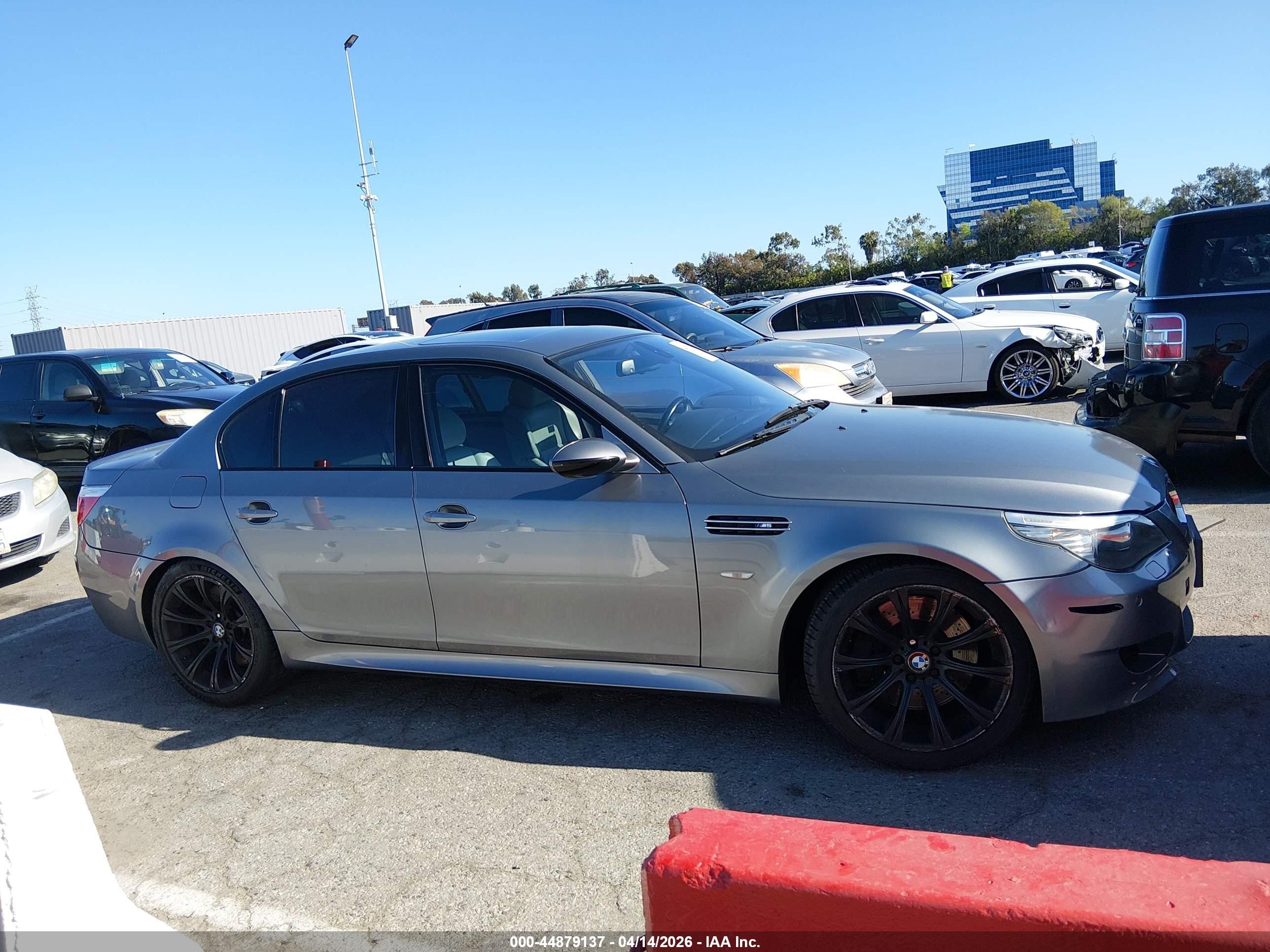 2008 Bmw M5   Gray vin: WBSNB93568CX09370