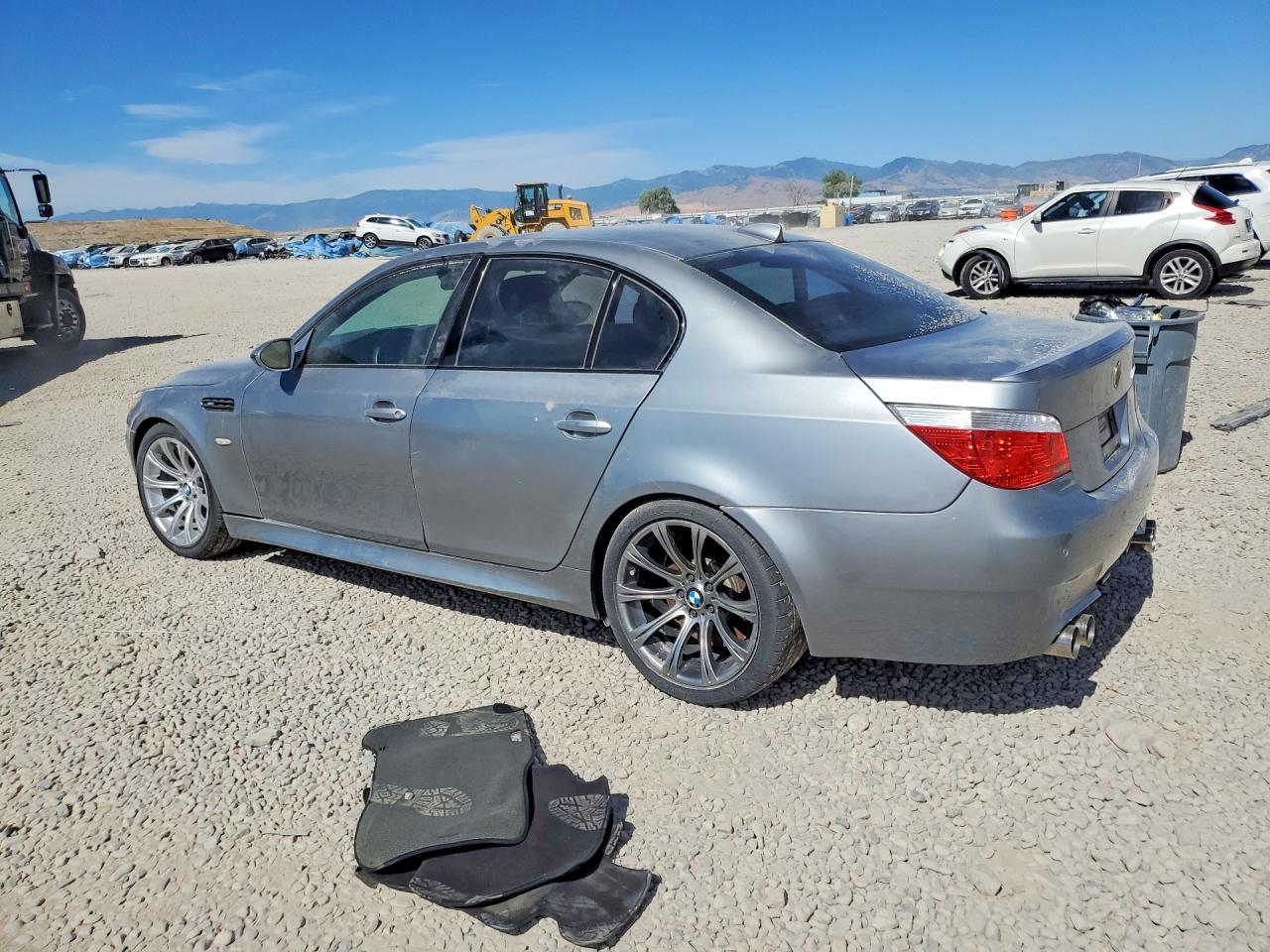 2007 Bmw M5 Silver vin: WBSNB93577CX07156