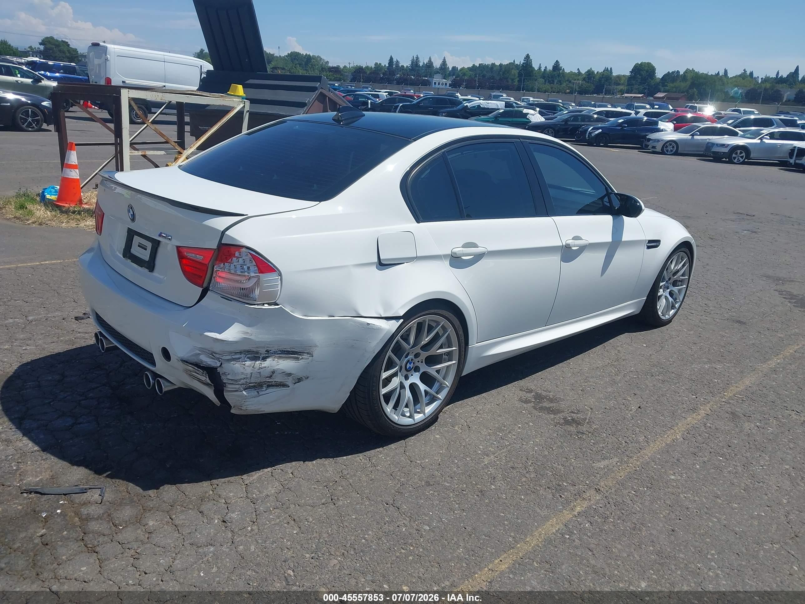 2011 Bmw M3   Белый vin: WBSPM9C54BE202935