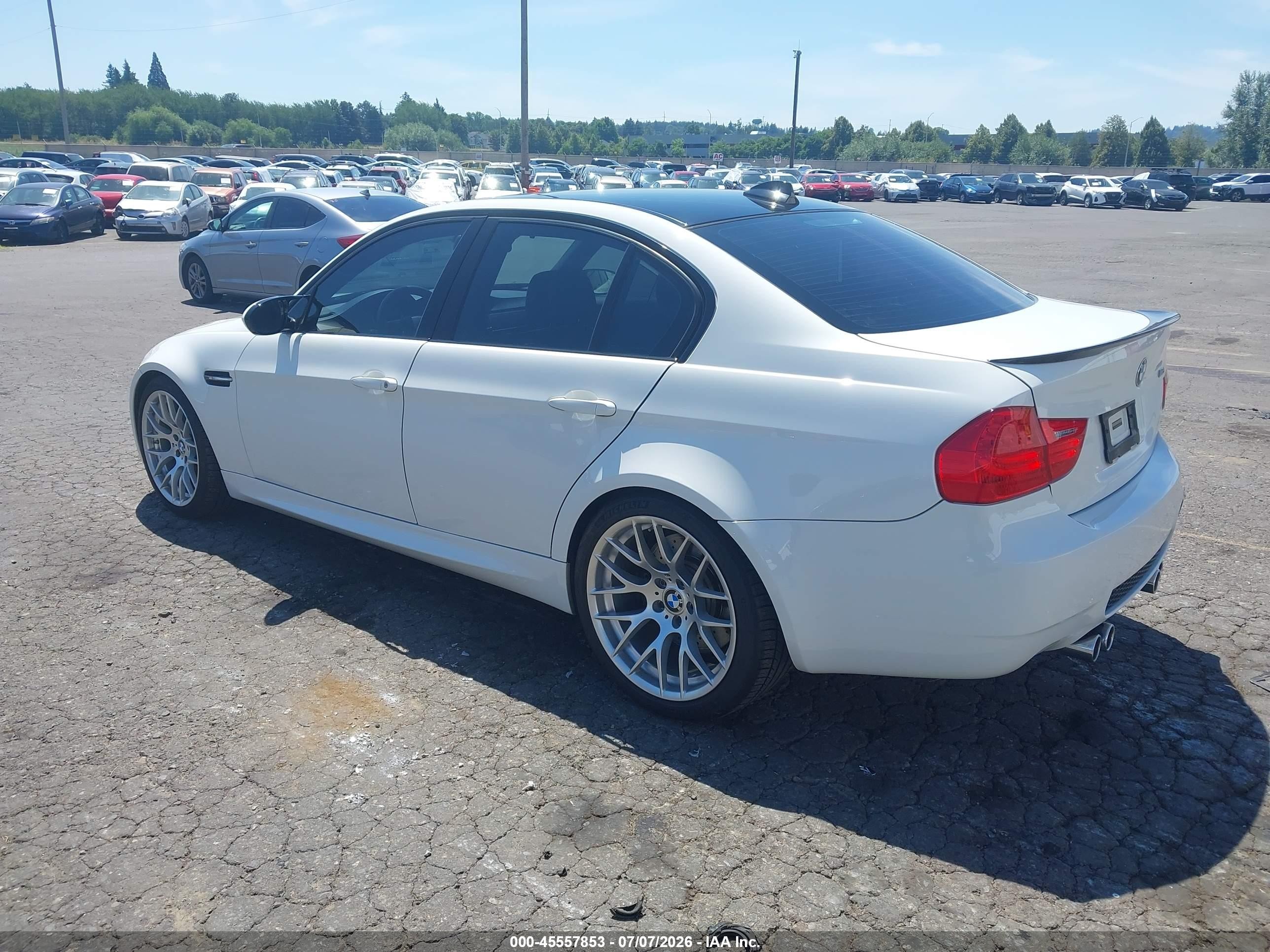 2011 Bmw M3   Белый vin: WBSPM9C54BE202935