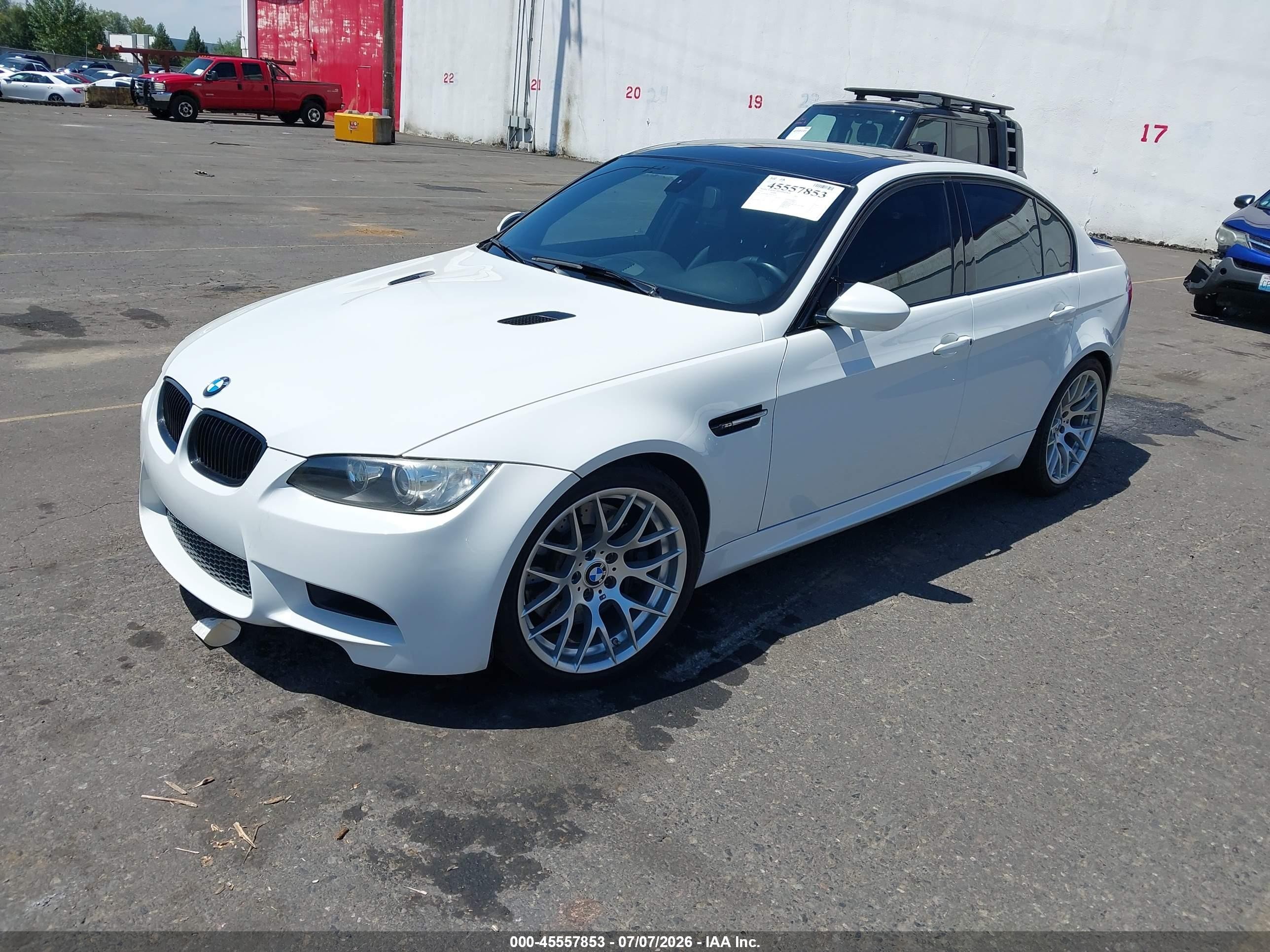 2011 Bmw M3   Белый vin: WBSPM9C54BE202935