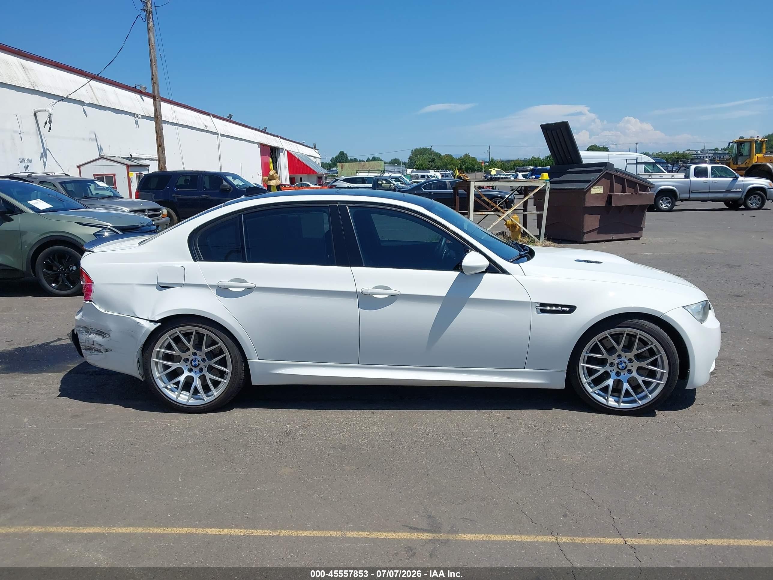 2011 Bmw M3   Белый vin: WBSPM9C54BE202935