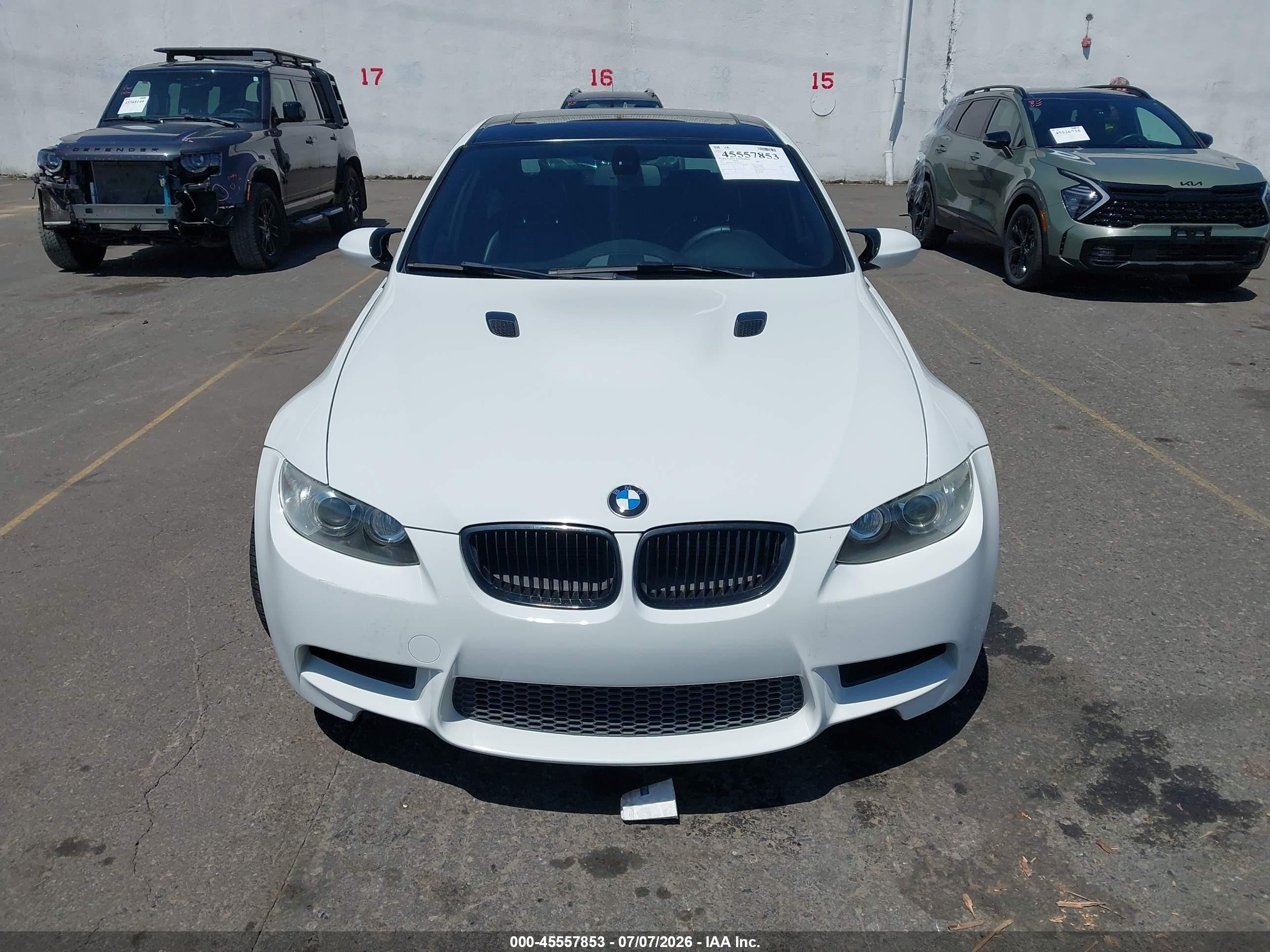 2011 Bmw M3   Белый vin: WBSPM9C54BE202935