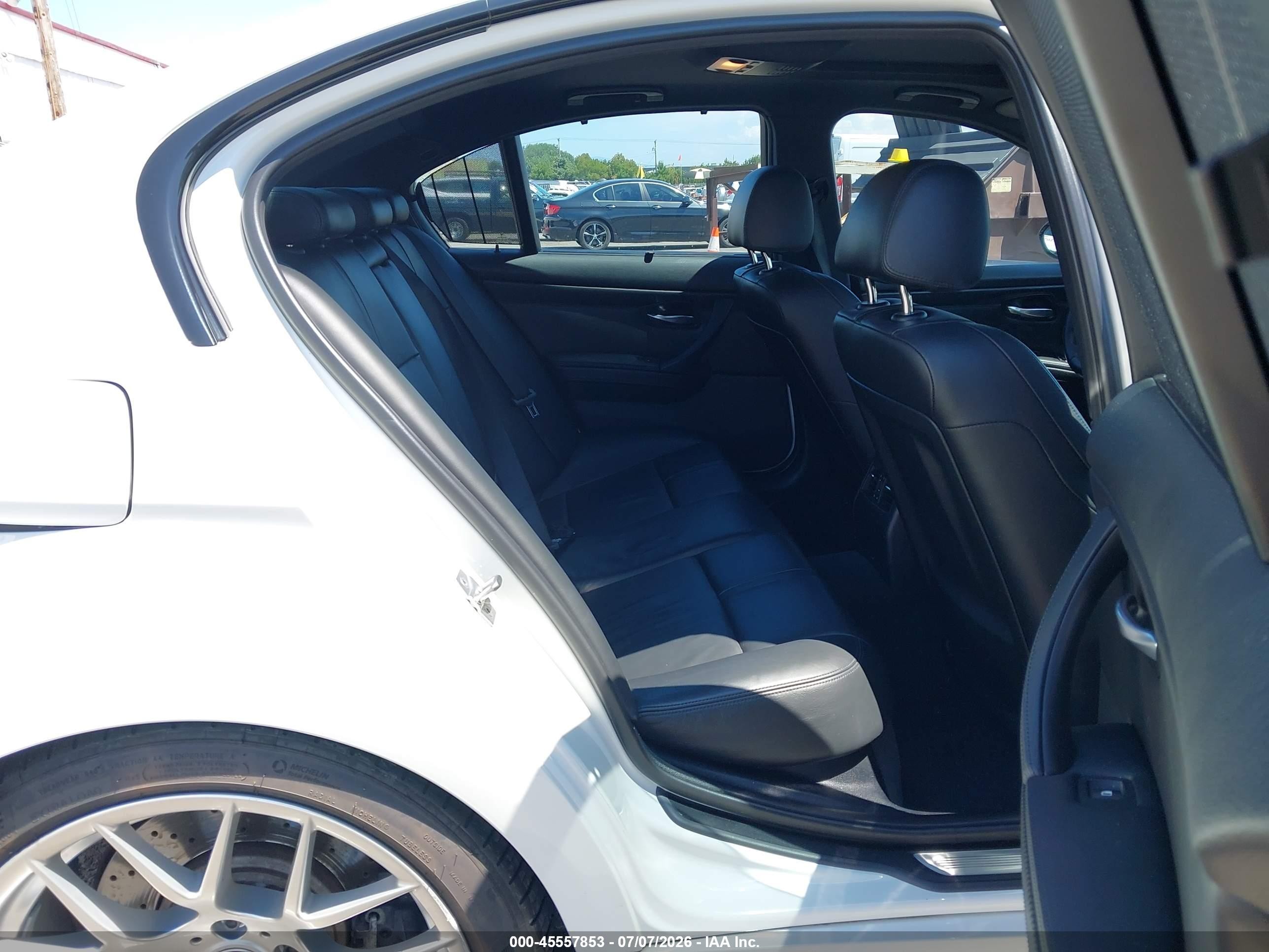 2011 Bmw M3   Белый vin: WBSPM9C54BE202935