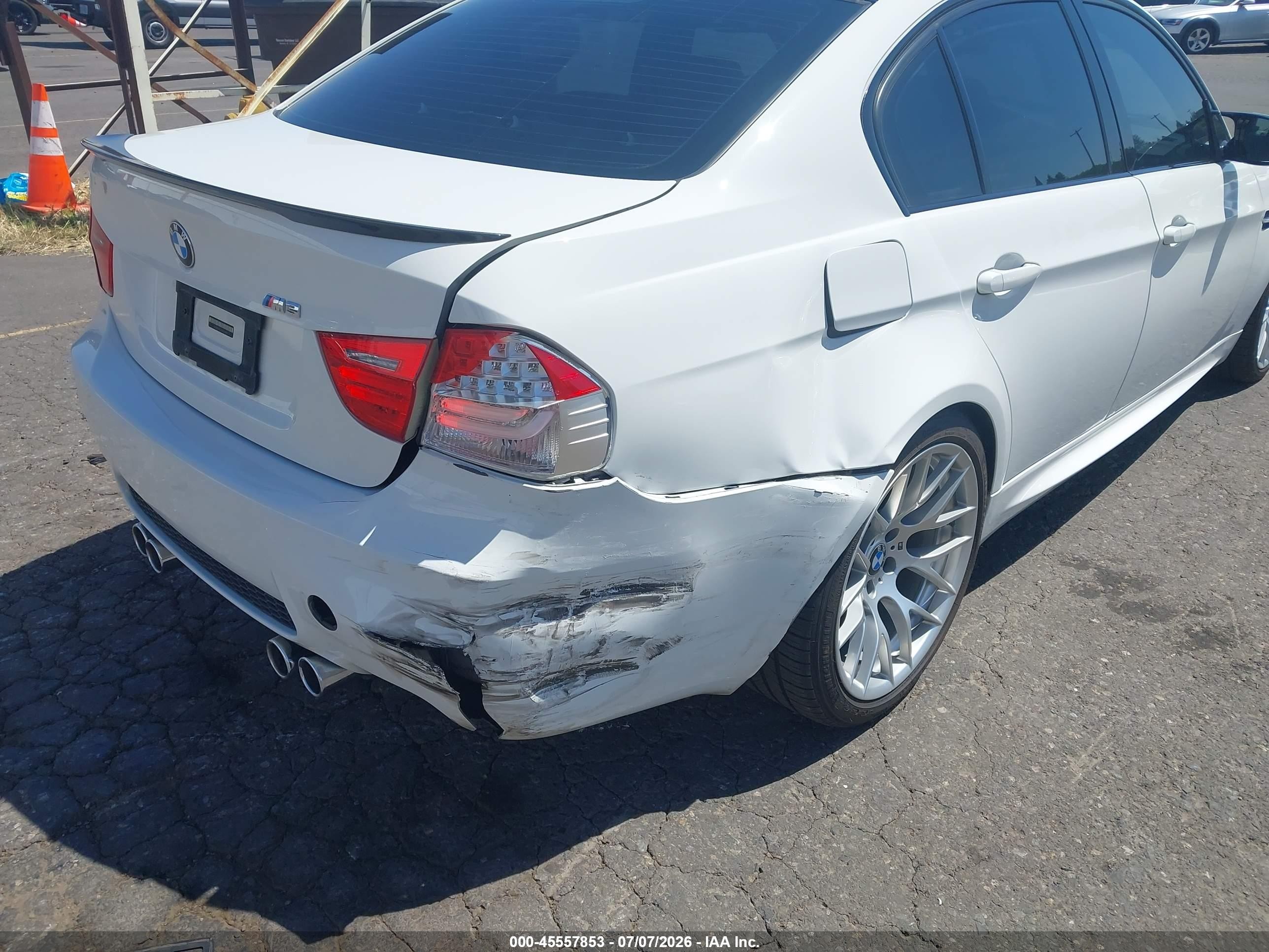 2011 Bmw M3   Белый vin: WBSPM9C54BE202935