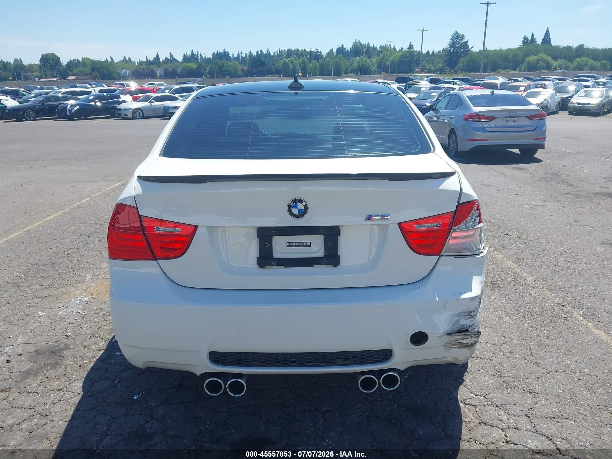 2011 Bmw M3   Белый vin: WBSPM9C54BE202935