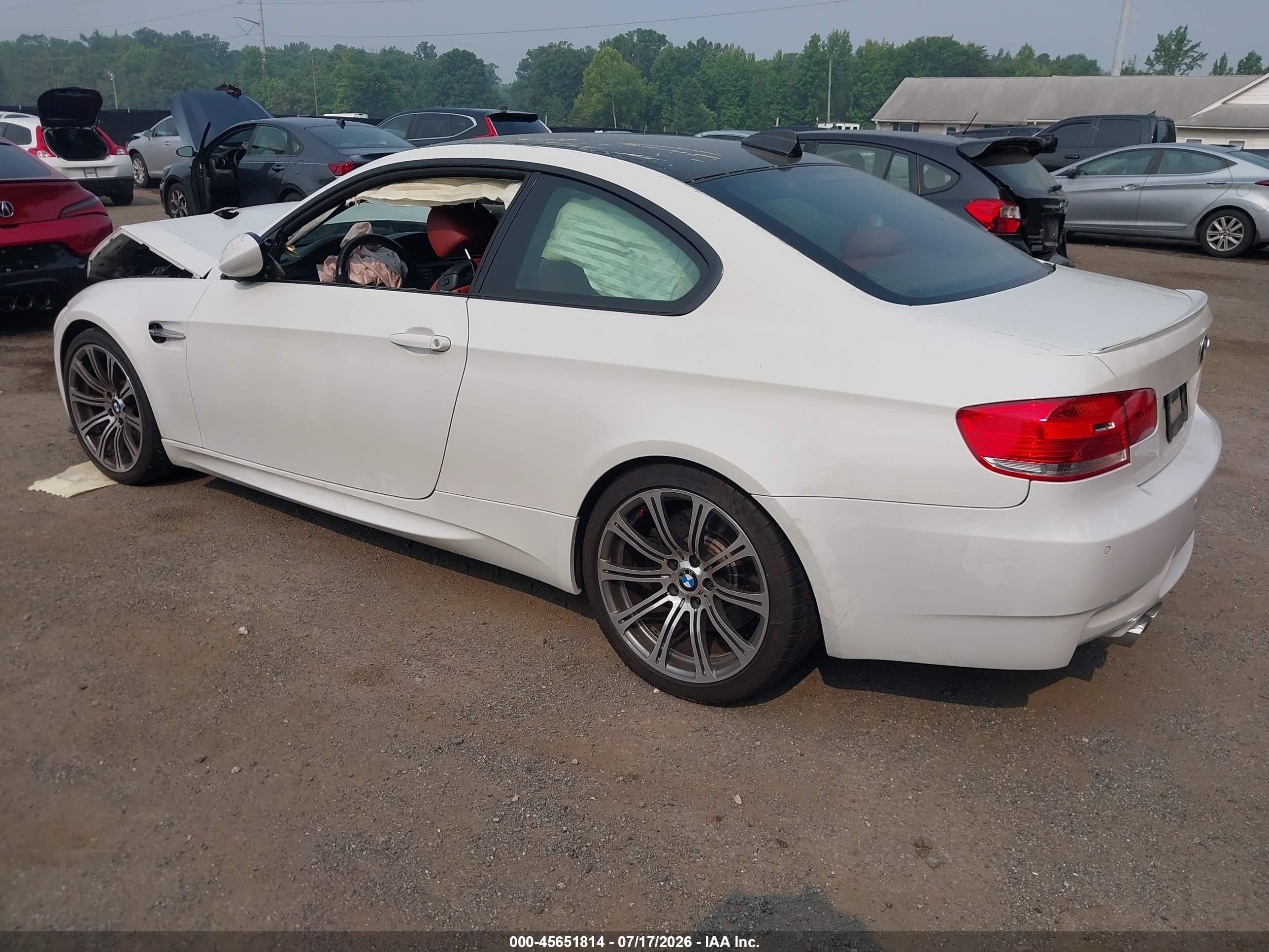 2008 Bmw M3   White vin: WBSWD93548PY42376