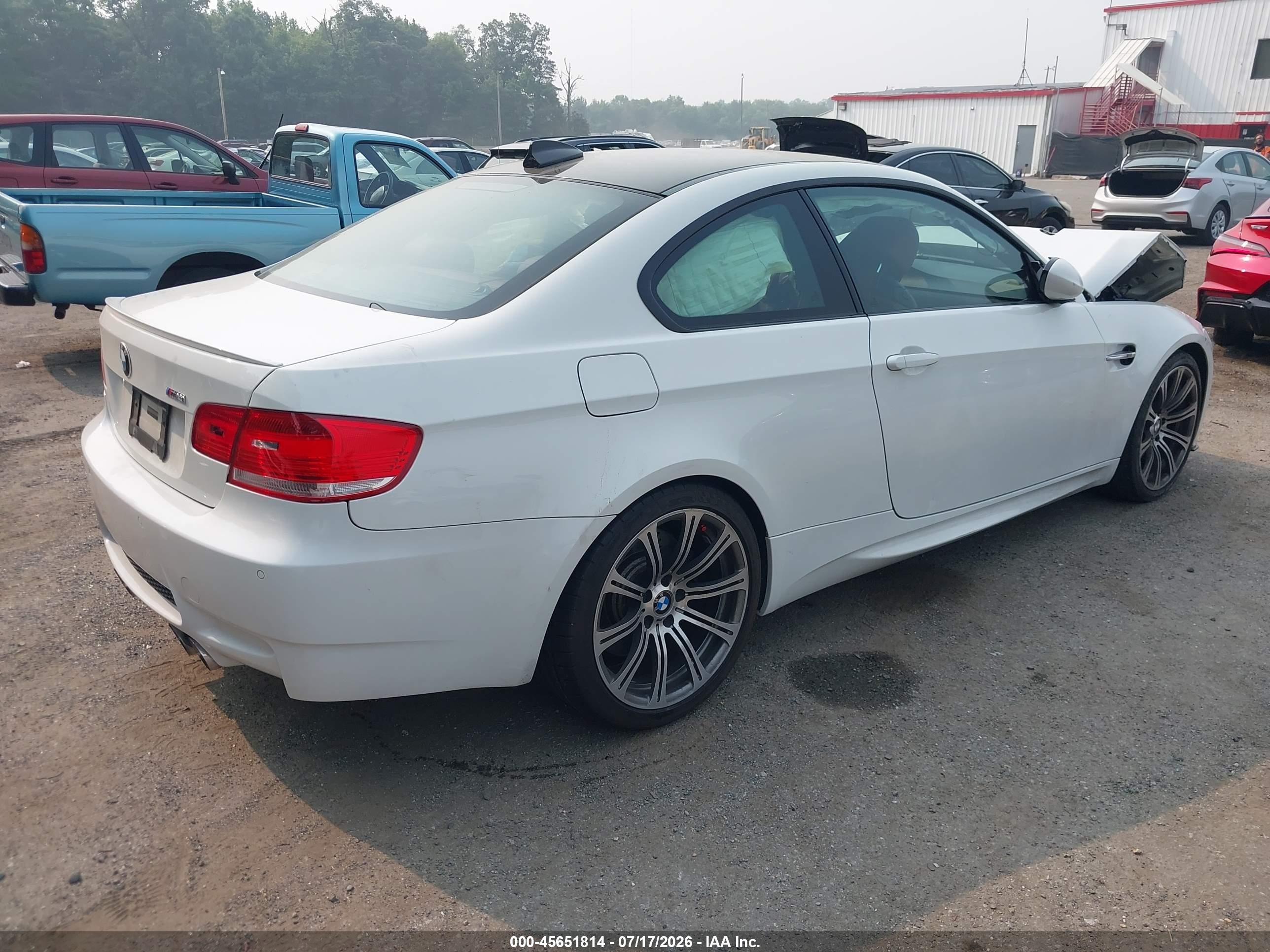 2008 Bmw M3   White vin: WBSWD93548PY42376