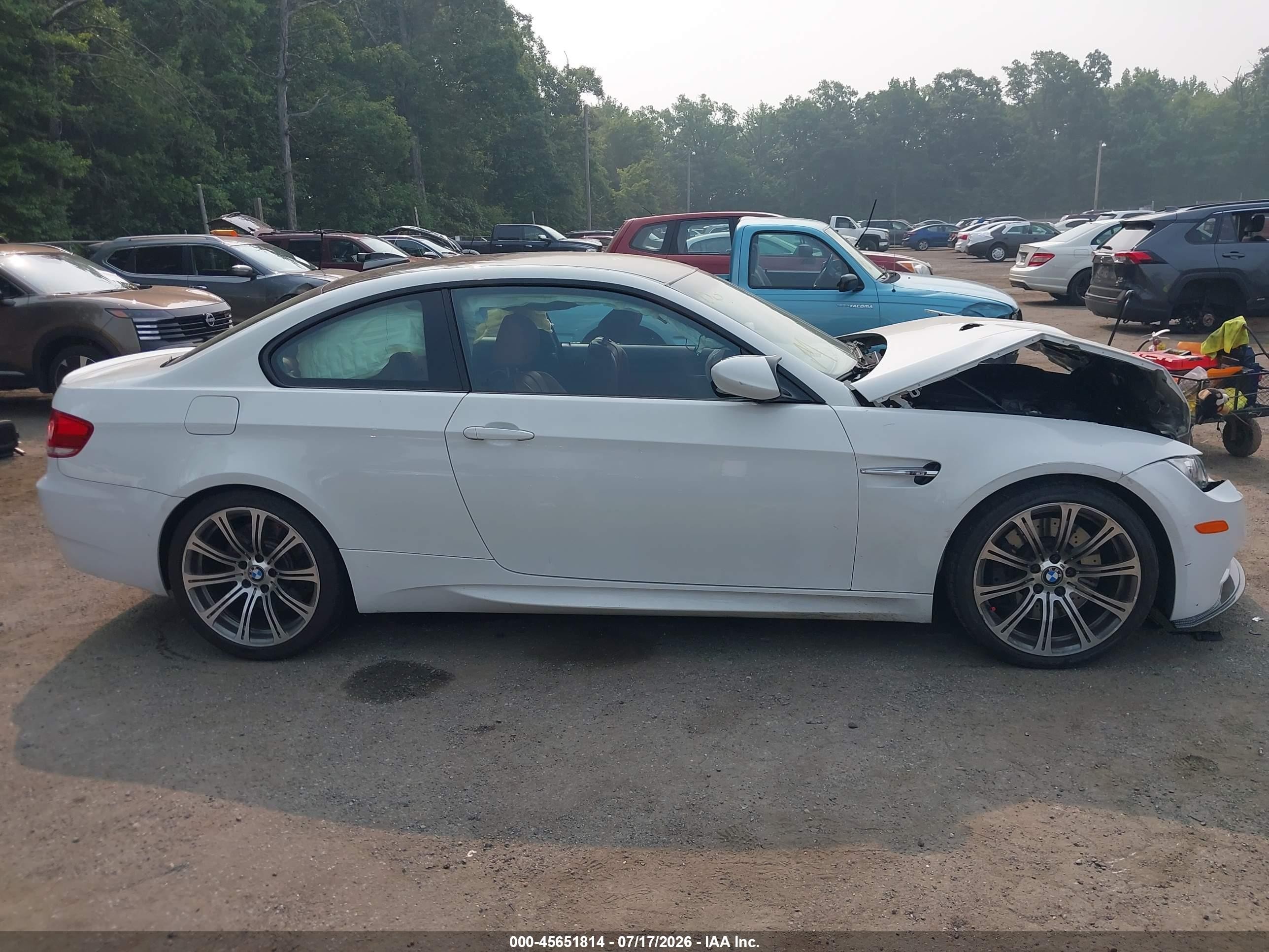 2008 Bmw M3   White vin: WBSWD93548PY42376