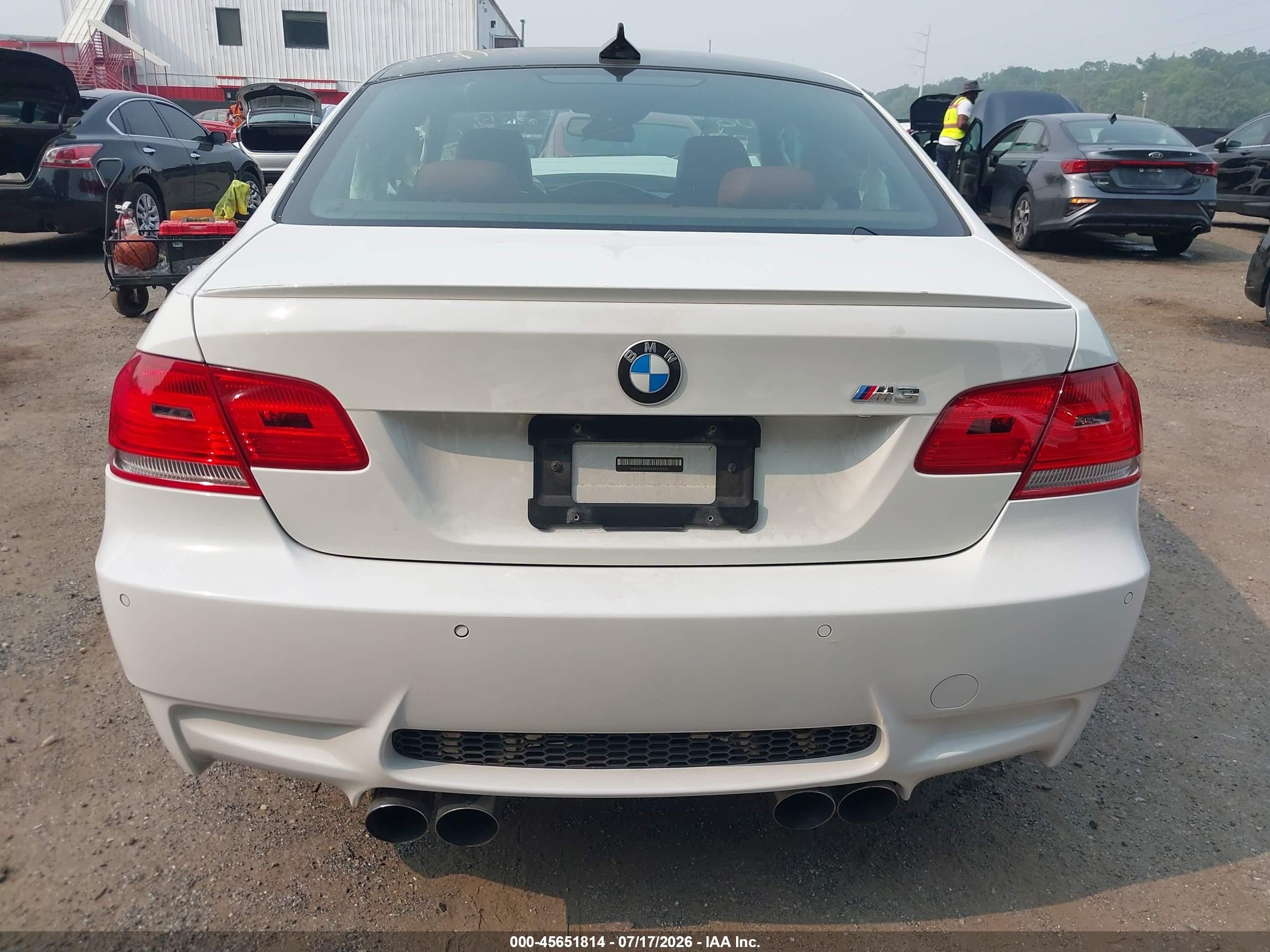 2008 Bmw M3   White vin: WBSWD93548PY42376
