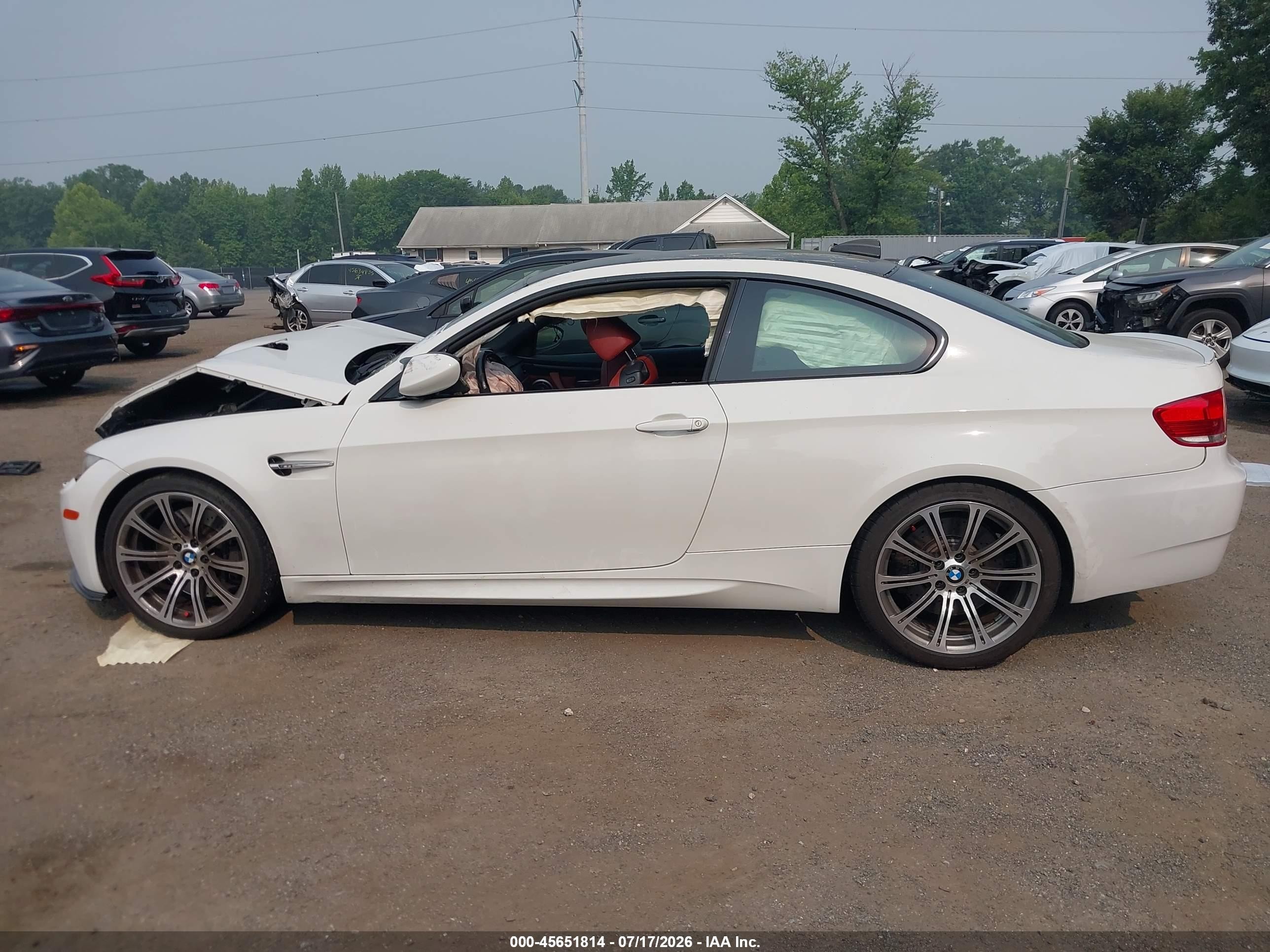 2008 Bmw M3   White vin: WBSWD93548PY42376