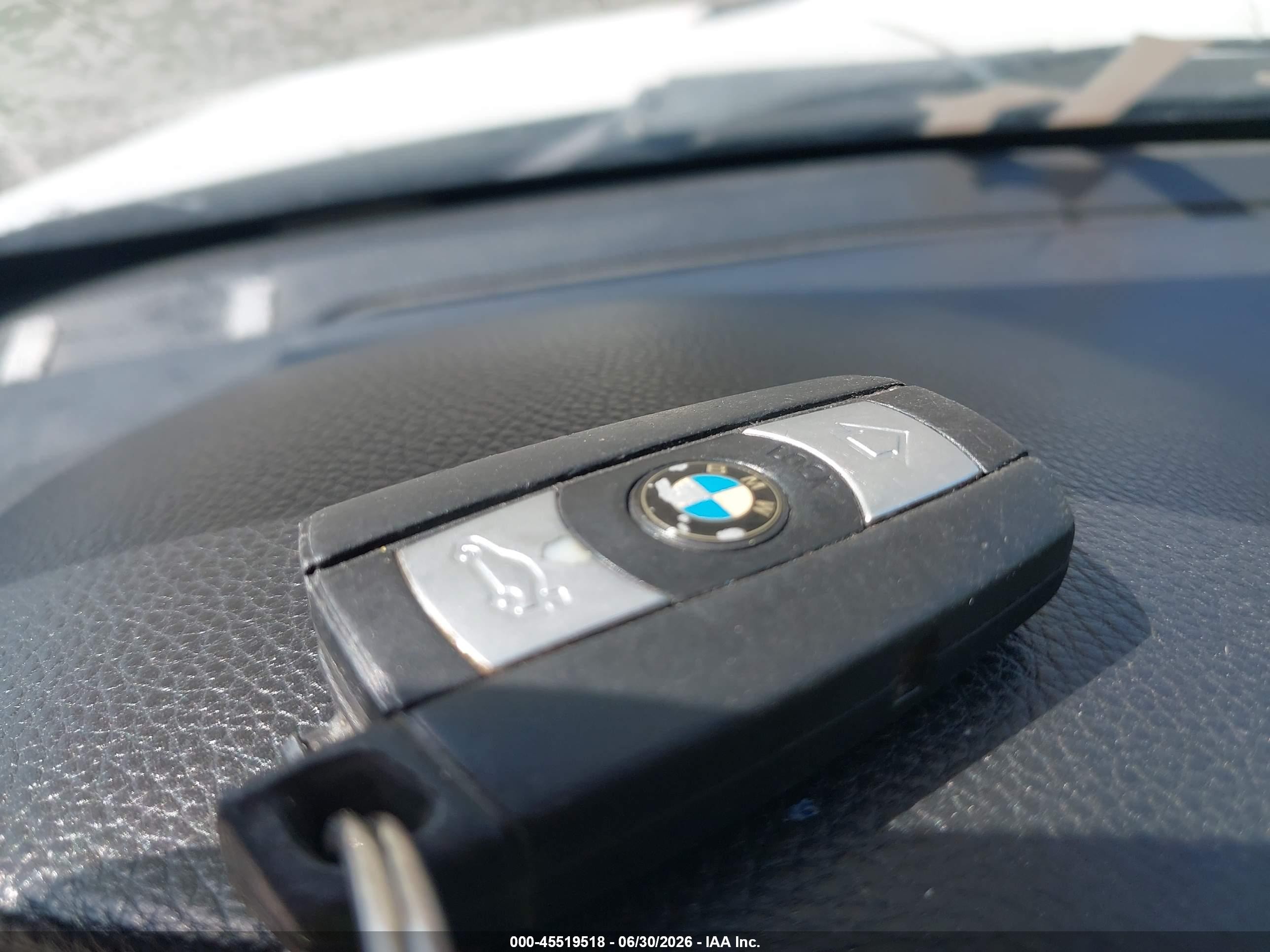 2010 Bmw M3   White vin: WBSWL9C53AP332920