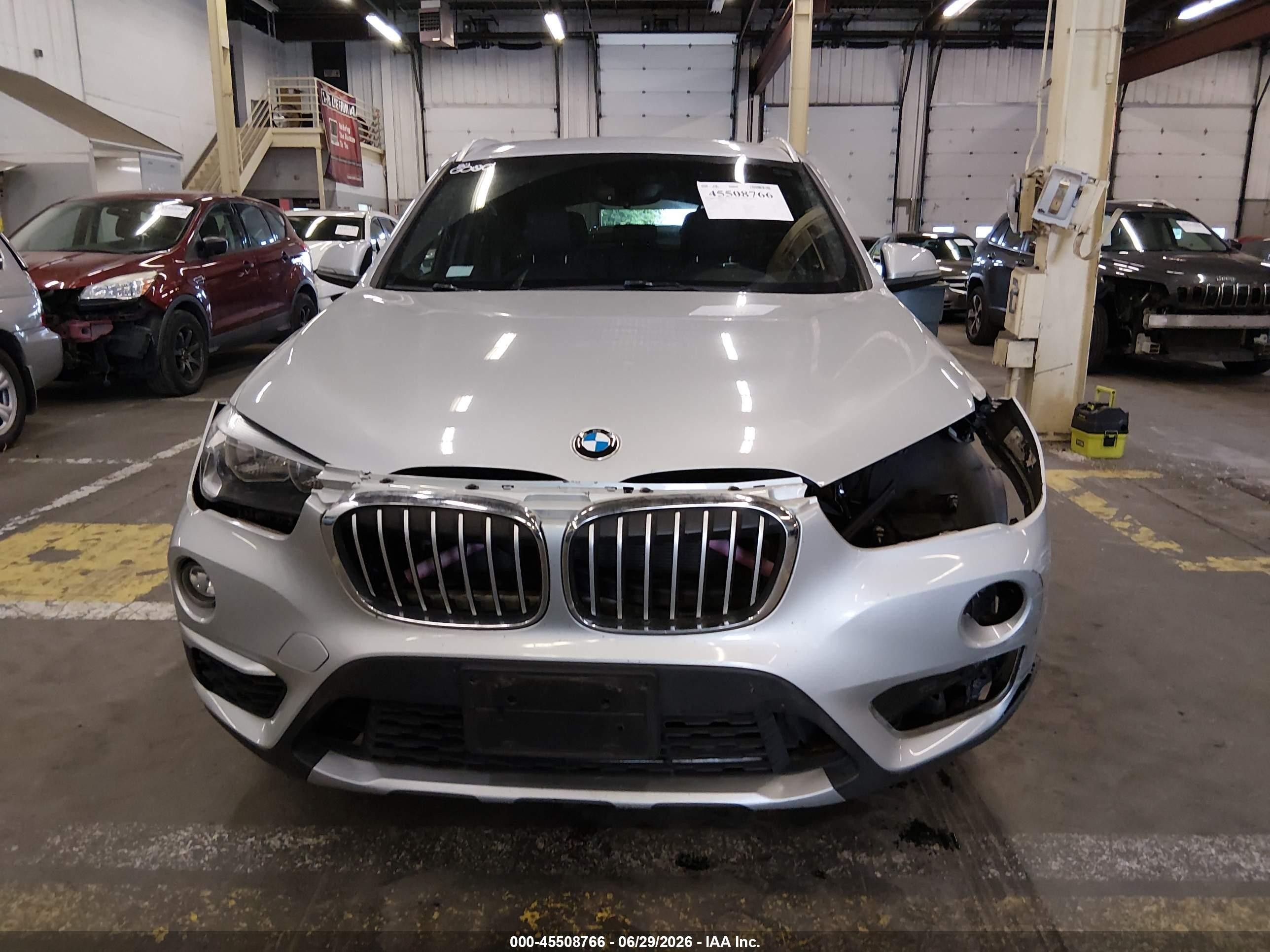 2018 Bmw X1 Xdrive28i Silver vin: WBXHT3C30J5L34361