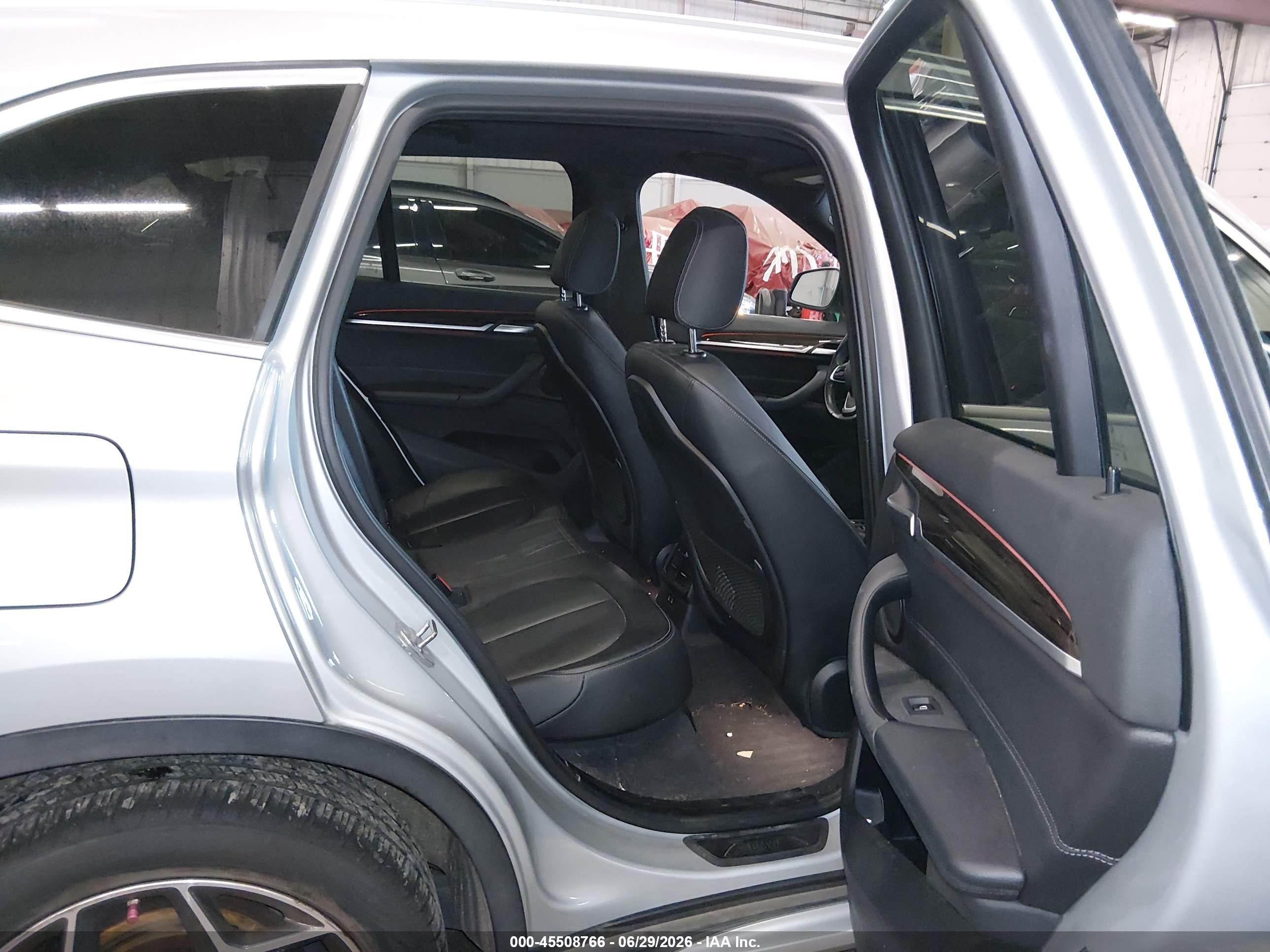 2018 Bmw X1 Xdrive28i Silver vin: WBXHT3C30J5L34361