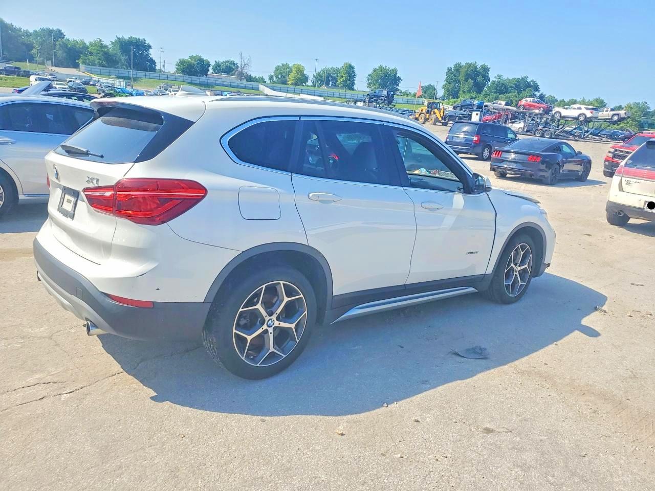 2018 Bmw X1 Xdrive28i Белый vin: WBXHT3C31J5K21440