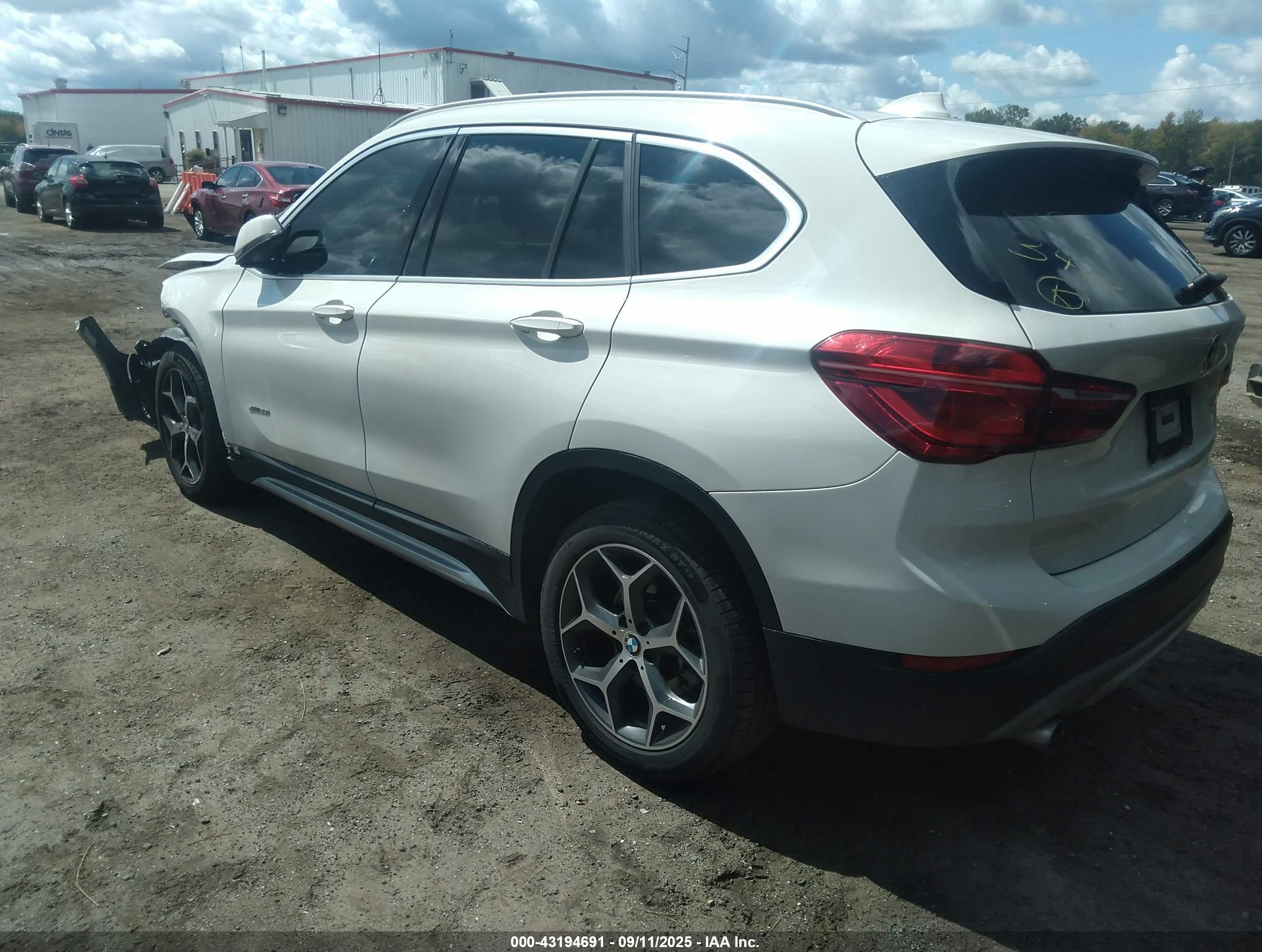 2018 Bmw X1 Xdrive28i White vin: WBXHT3C33J5F89508