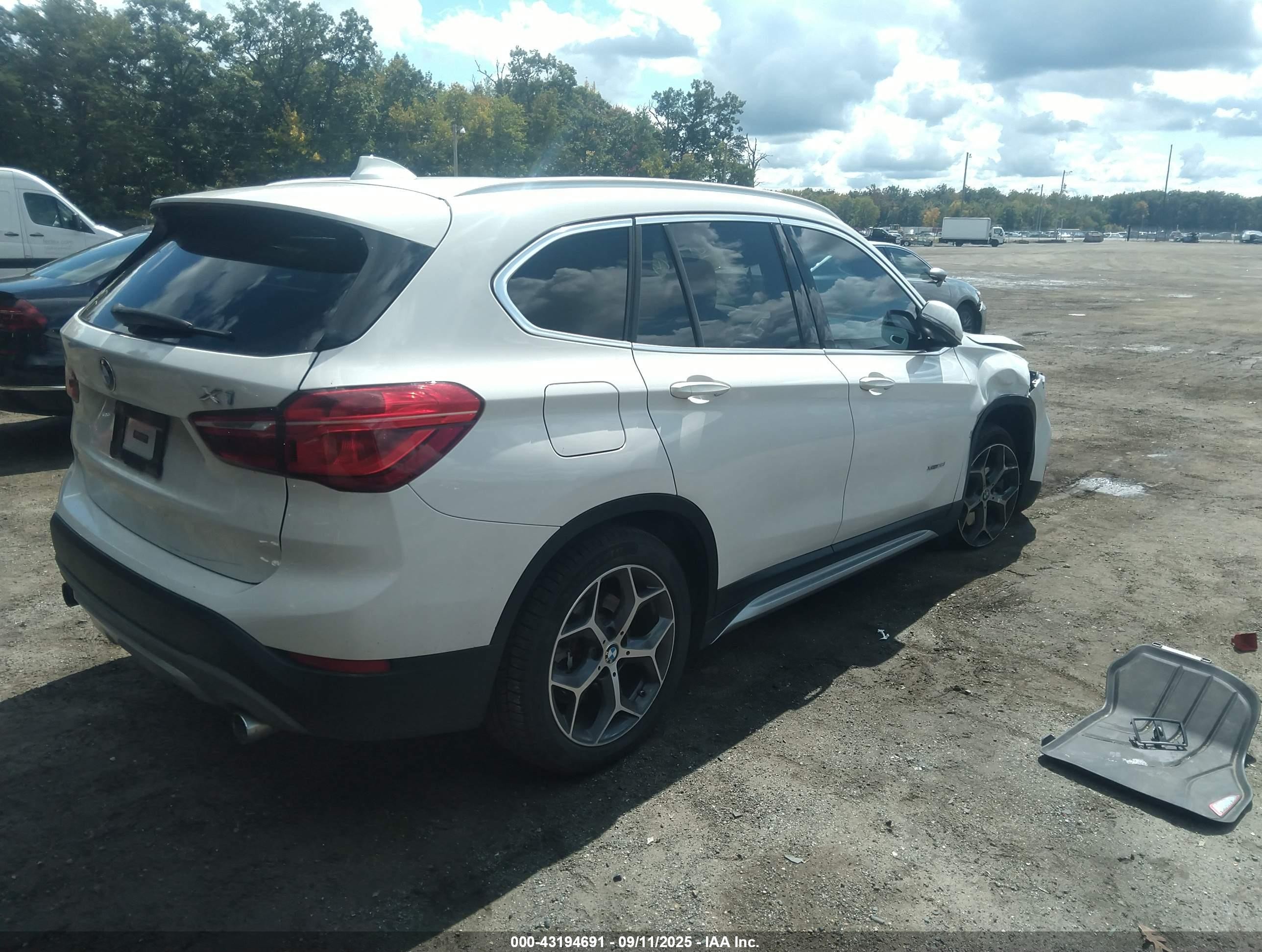2018 Bmw X1 Xdrive28i White vin: WBXHT3C33J5F89508