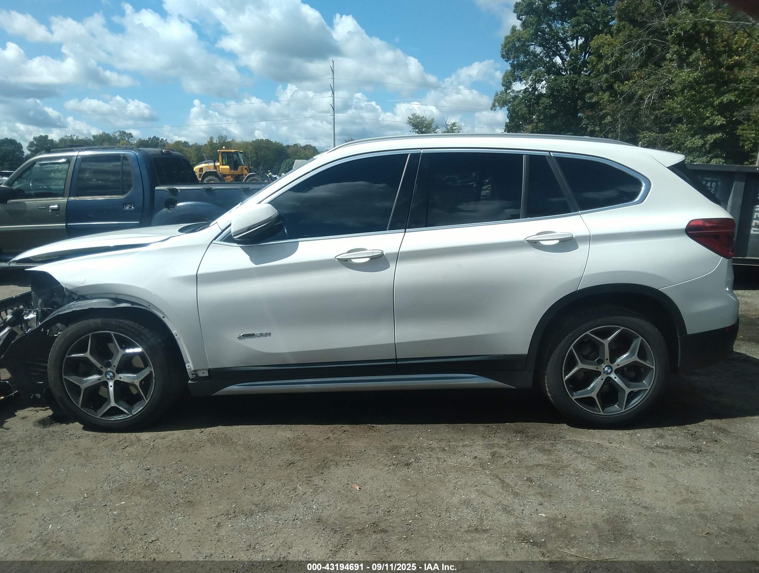 2018 Bmw X1 Xdrive28i White vin: WBXHT3C33J5F89508