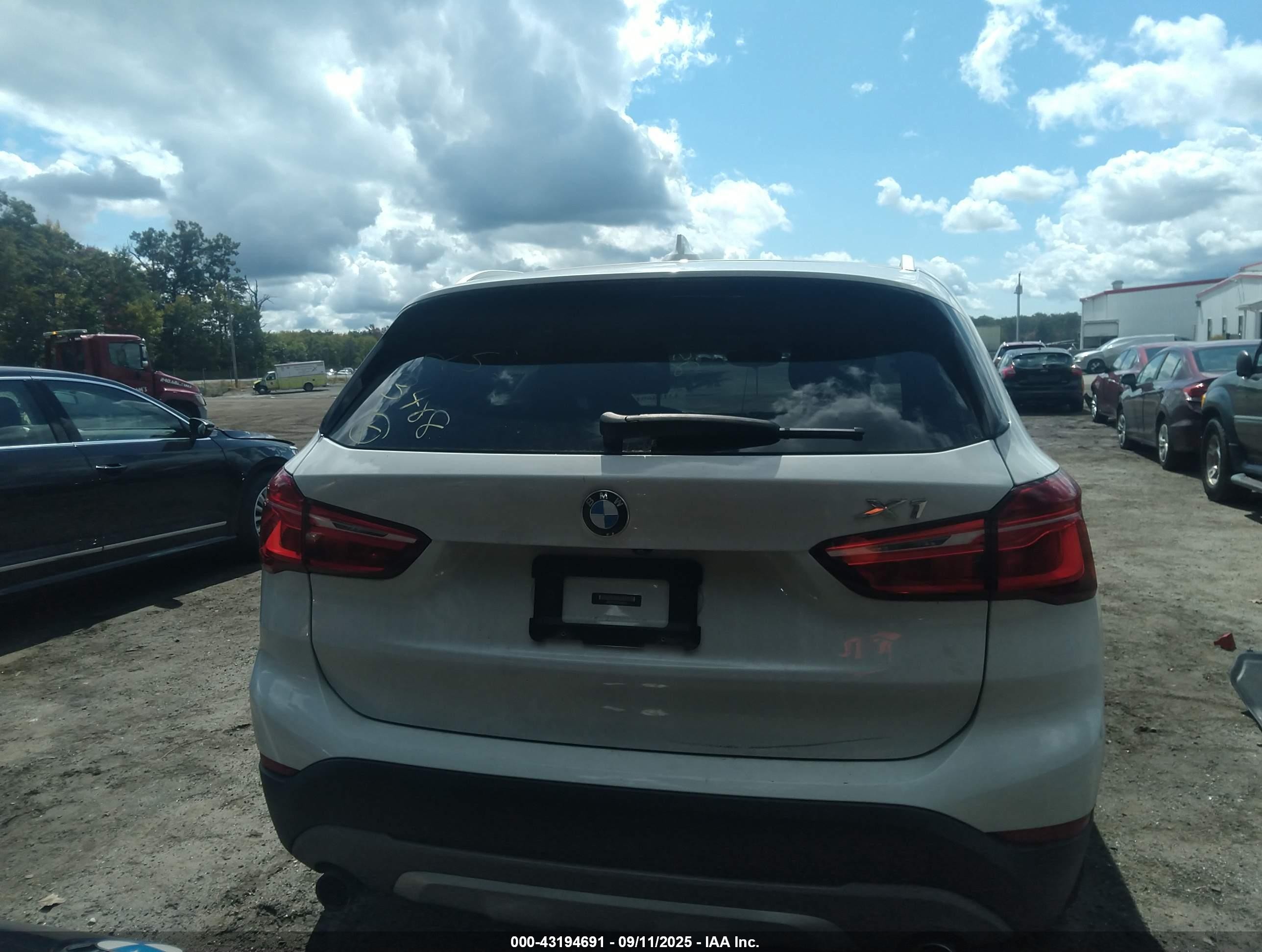 2018 Bmw X1 Xdrive28i White vin: WBXHT3C33J5F89508