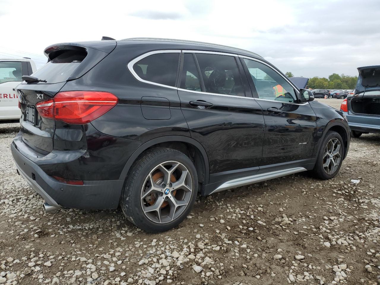 2018 Bmw X1 Xdrive28i Черный vin: WBXHT3C37J5K22401