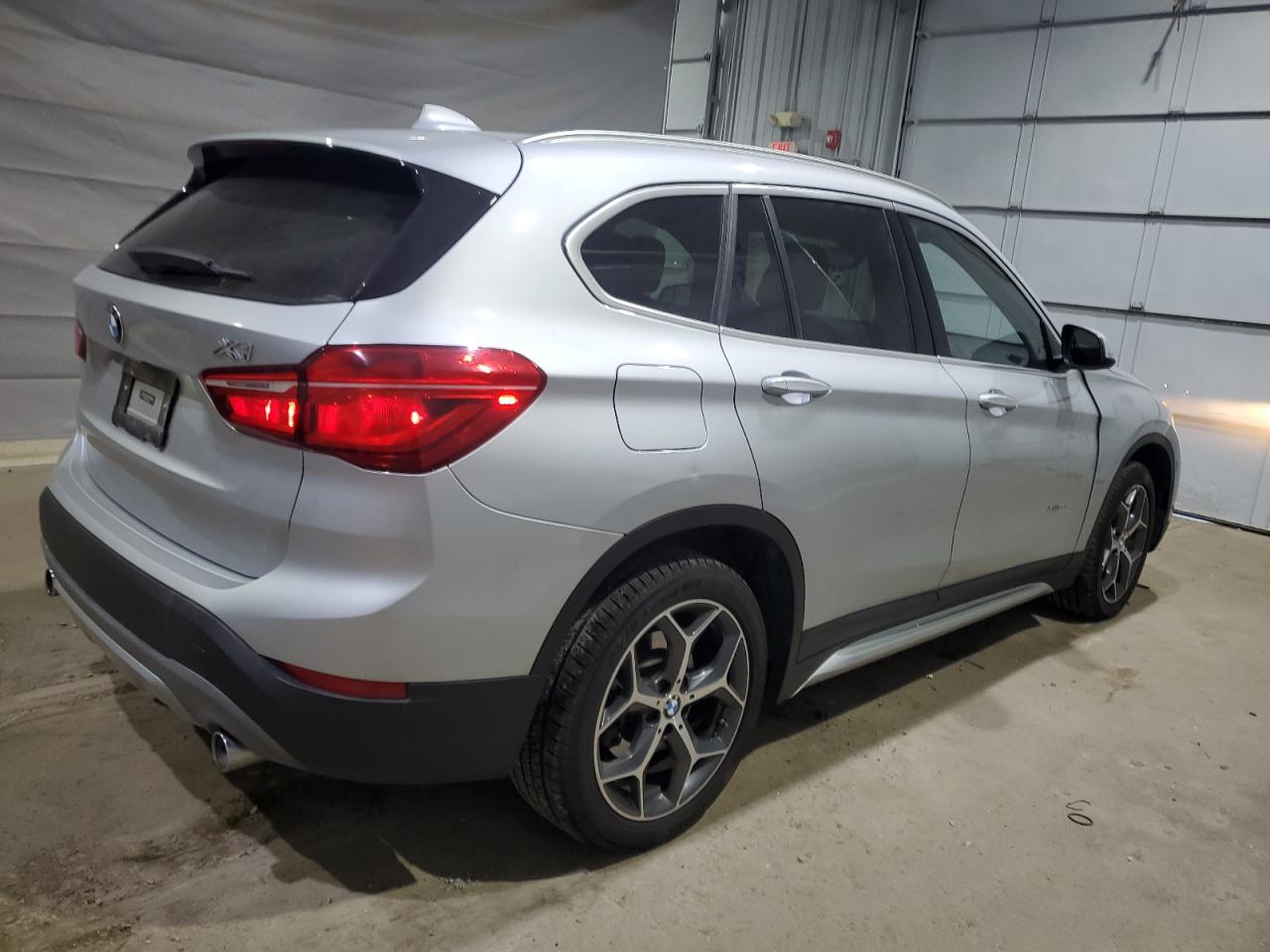 2018 Bmw X1 Xdrive28i Серебряный vin: WBXHT3C3XJ5K26331