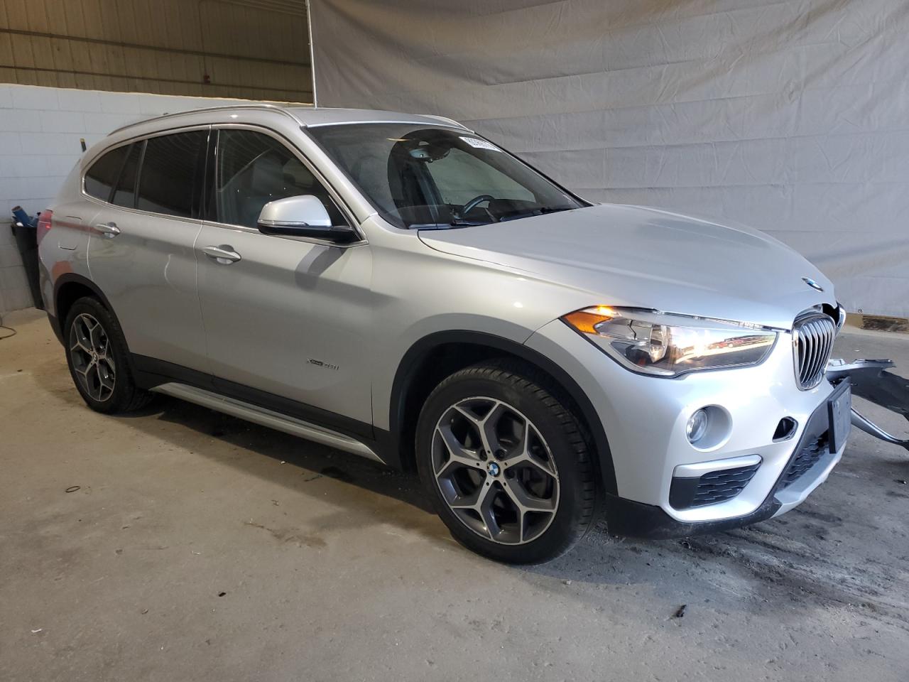 2018 Bmw X1 Xdrive28i Серебряный vin: WBXHT3C3XJ5K26331