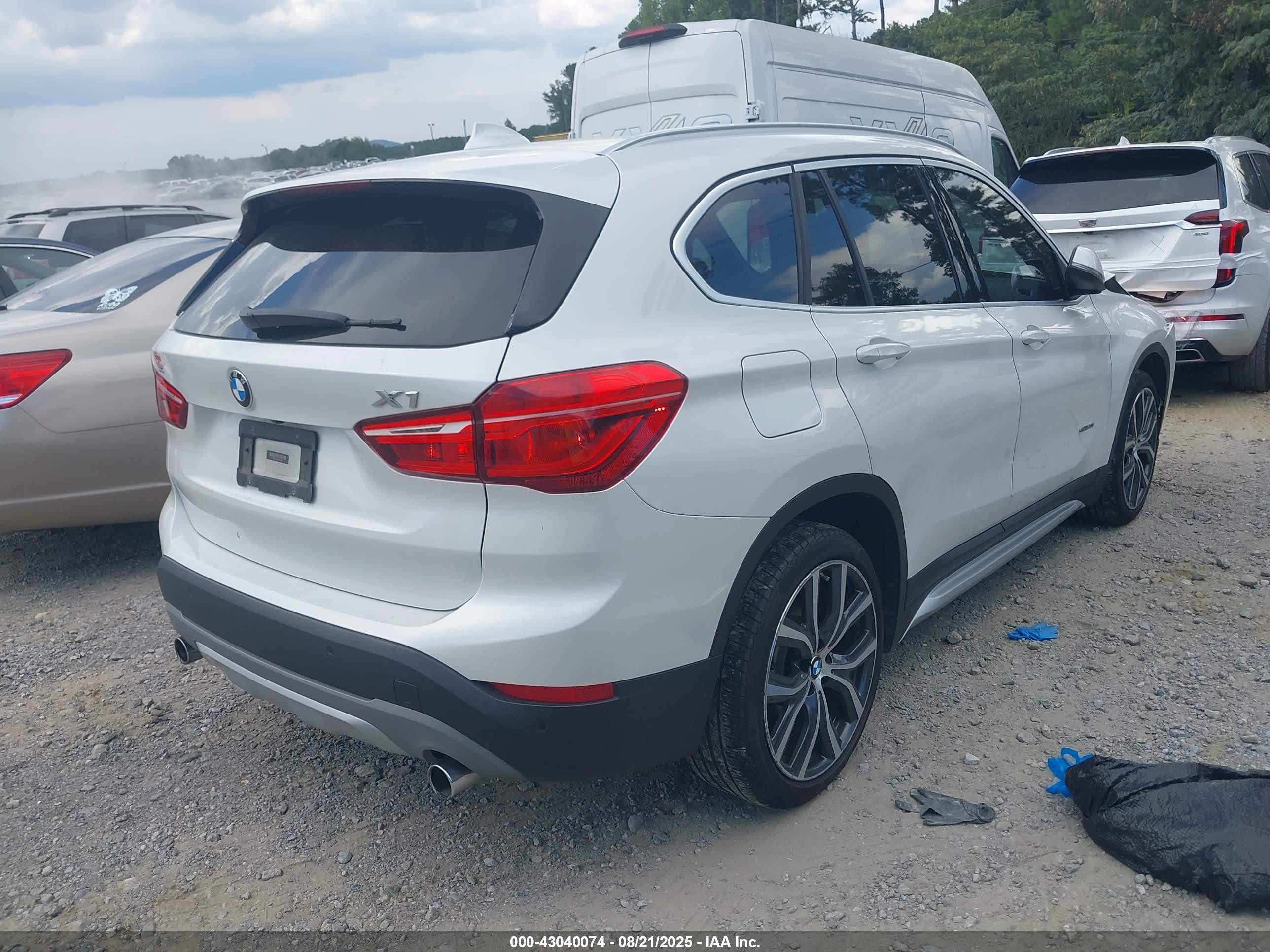 2018 Bmw X1 Sdrive28i Белый vin: WBXHU7C34J5H42496