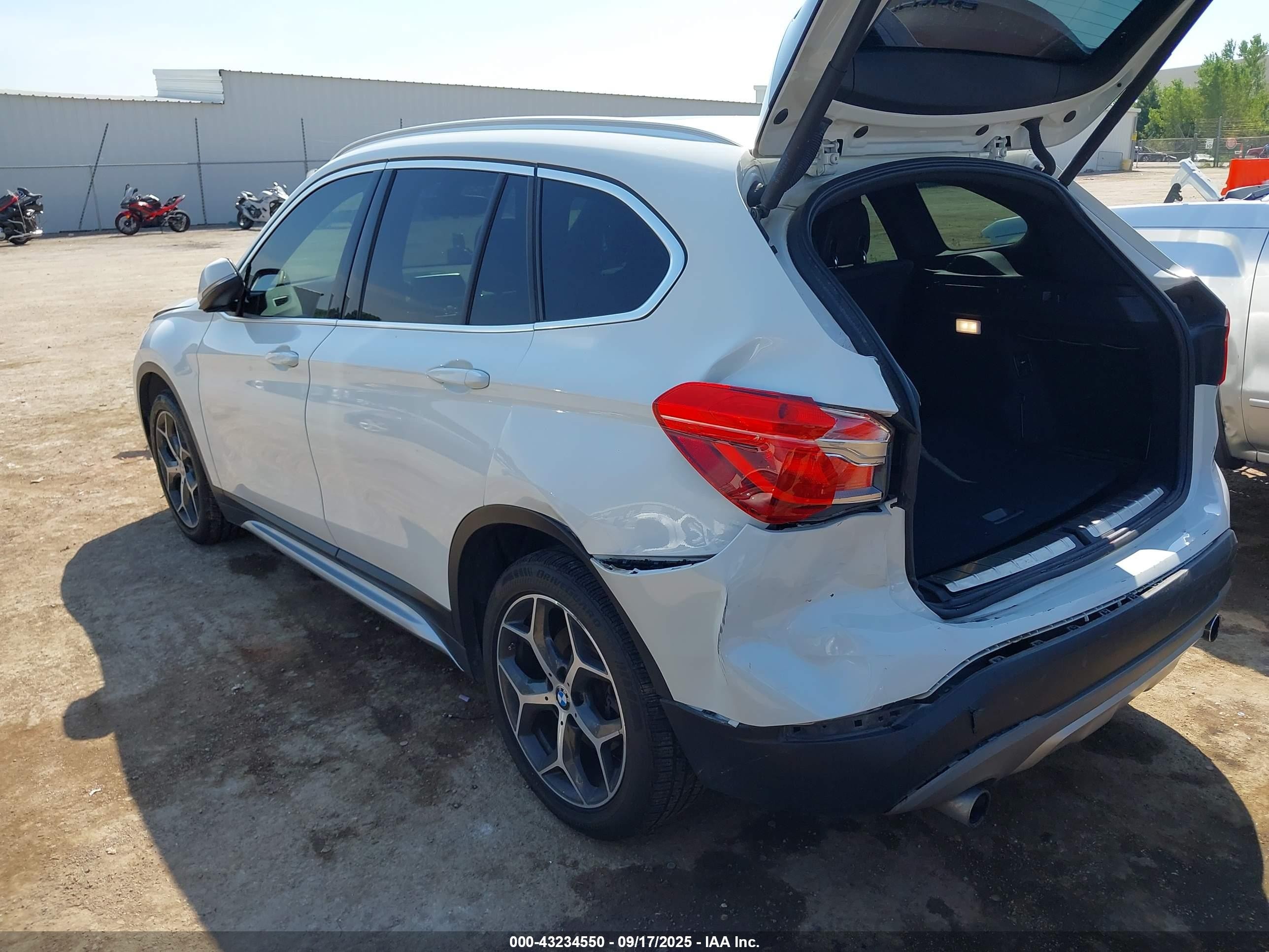 2018 Bmw X1 Sdrive28i Белый vin: WBXHU7C35J5L07581