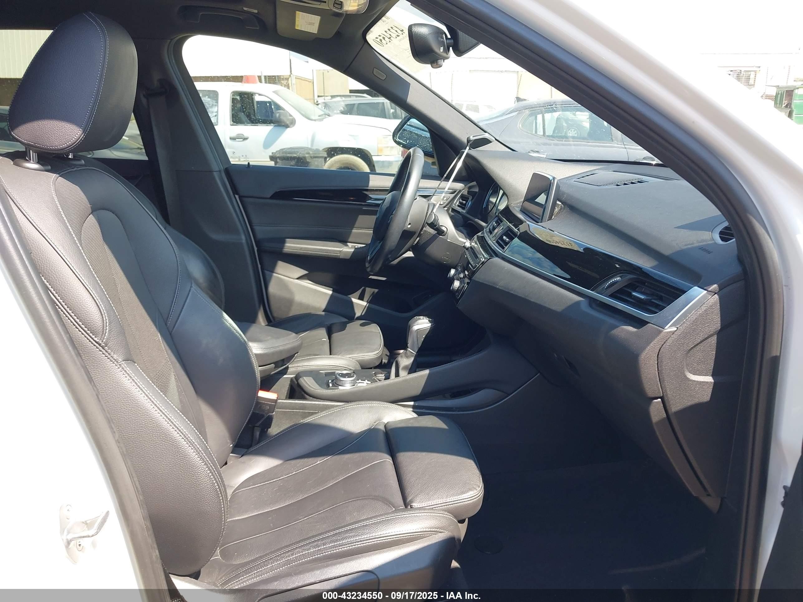 2018 Bmw X1 Sdrive28i Белый vin: WBXHU7C35J5L07581