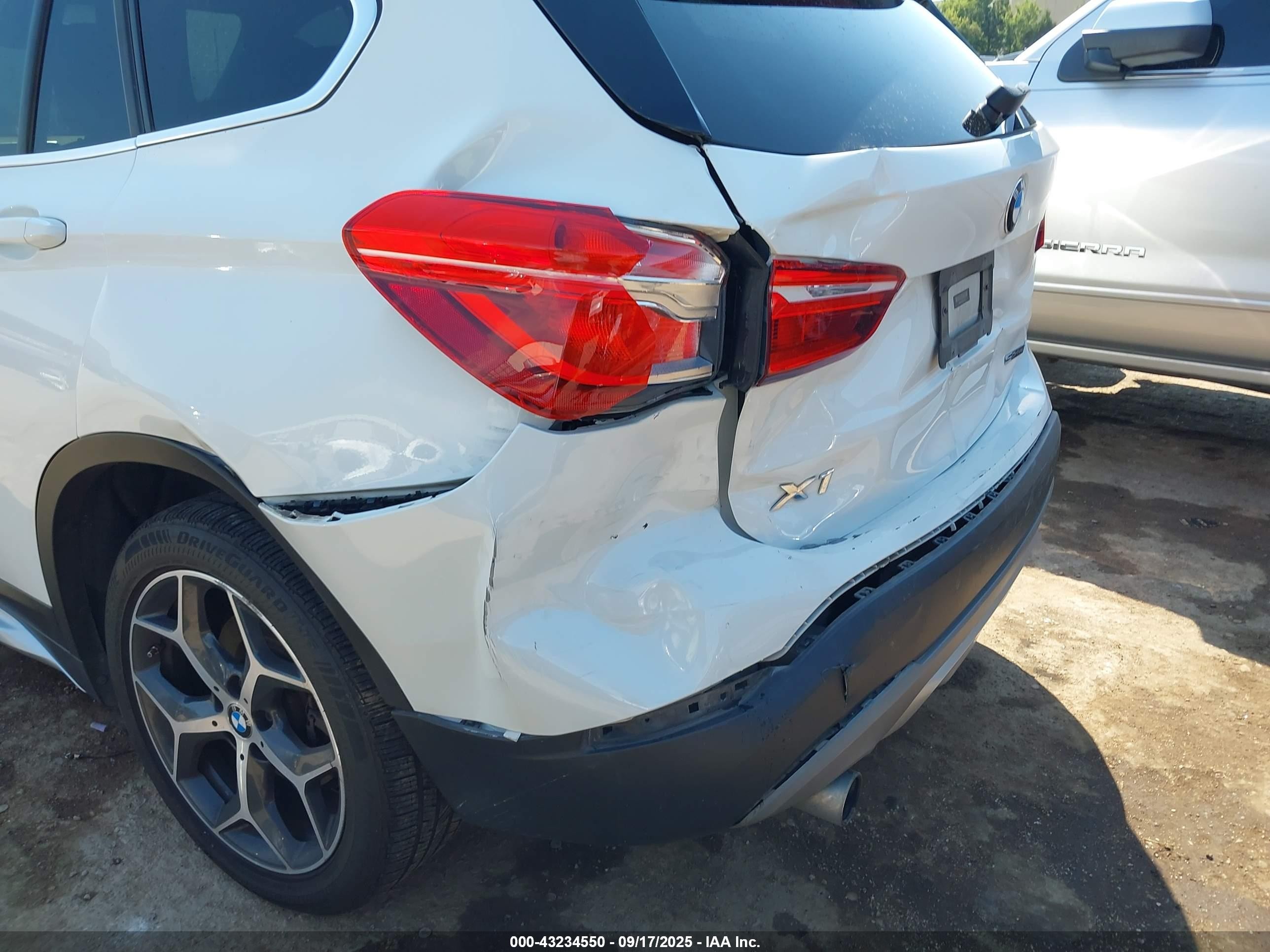 2018 Bmw X1 Sdrive28i Белый vin: WBXHU7C35J5L07581