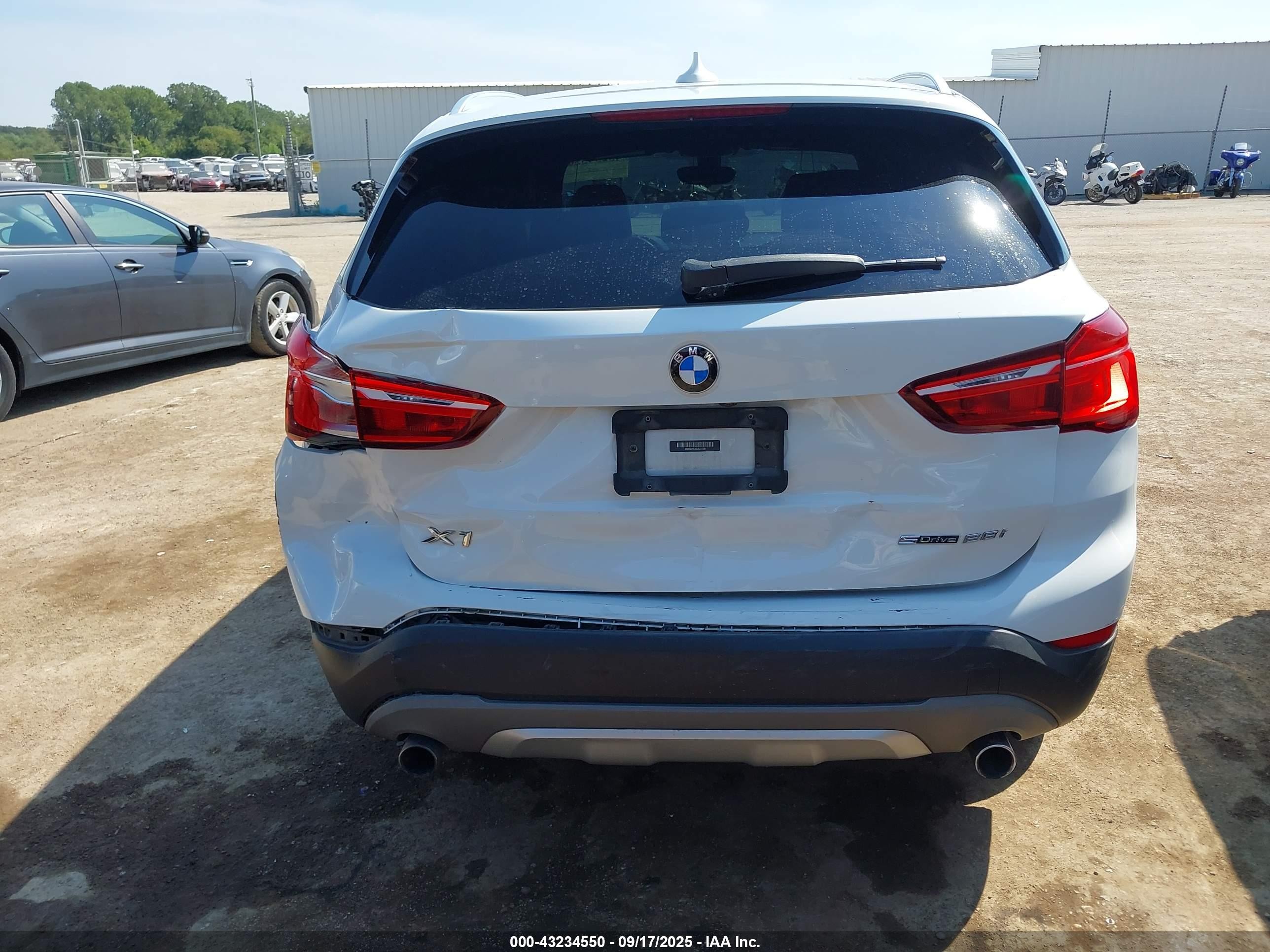 2018 Bmw X1 Sdrive28i Белый vin: WBXHU7C35J5L07581